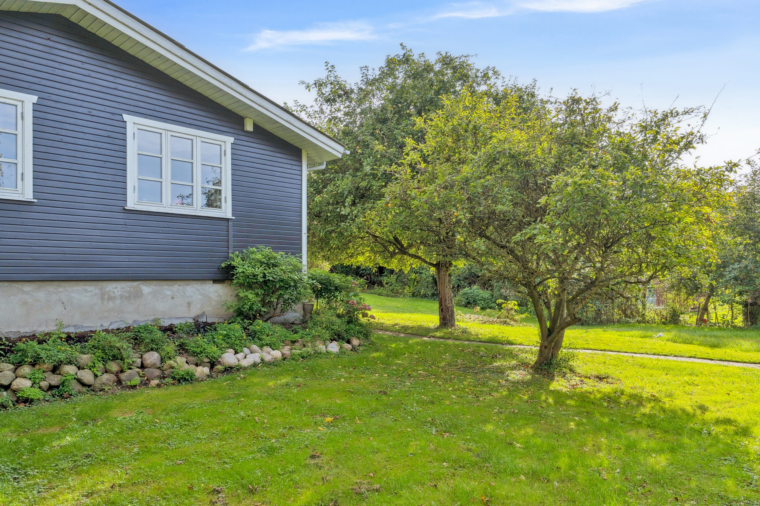 Fremhævet set fra haven billede i fuldskærmstilstand. Billede af Mosestien 29, Roneklint St, 4720 Præstø