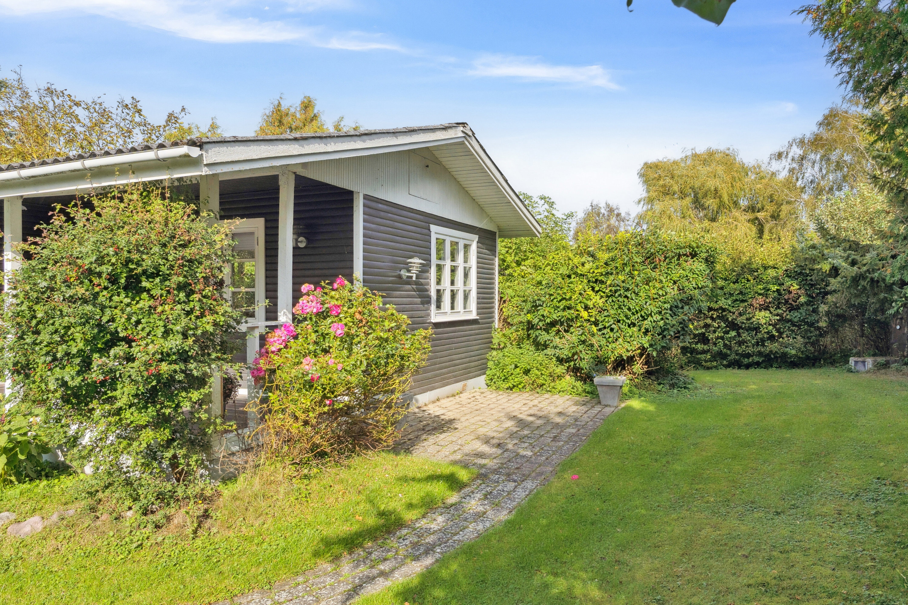 Fremhævet set fra haven billede i fuldskærmstilstand. Billede af Mosestien 29, Roneklint St, 4720 Præstø