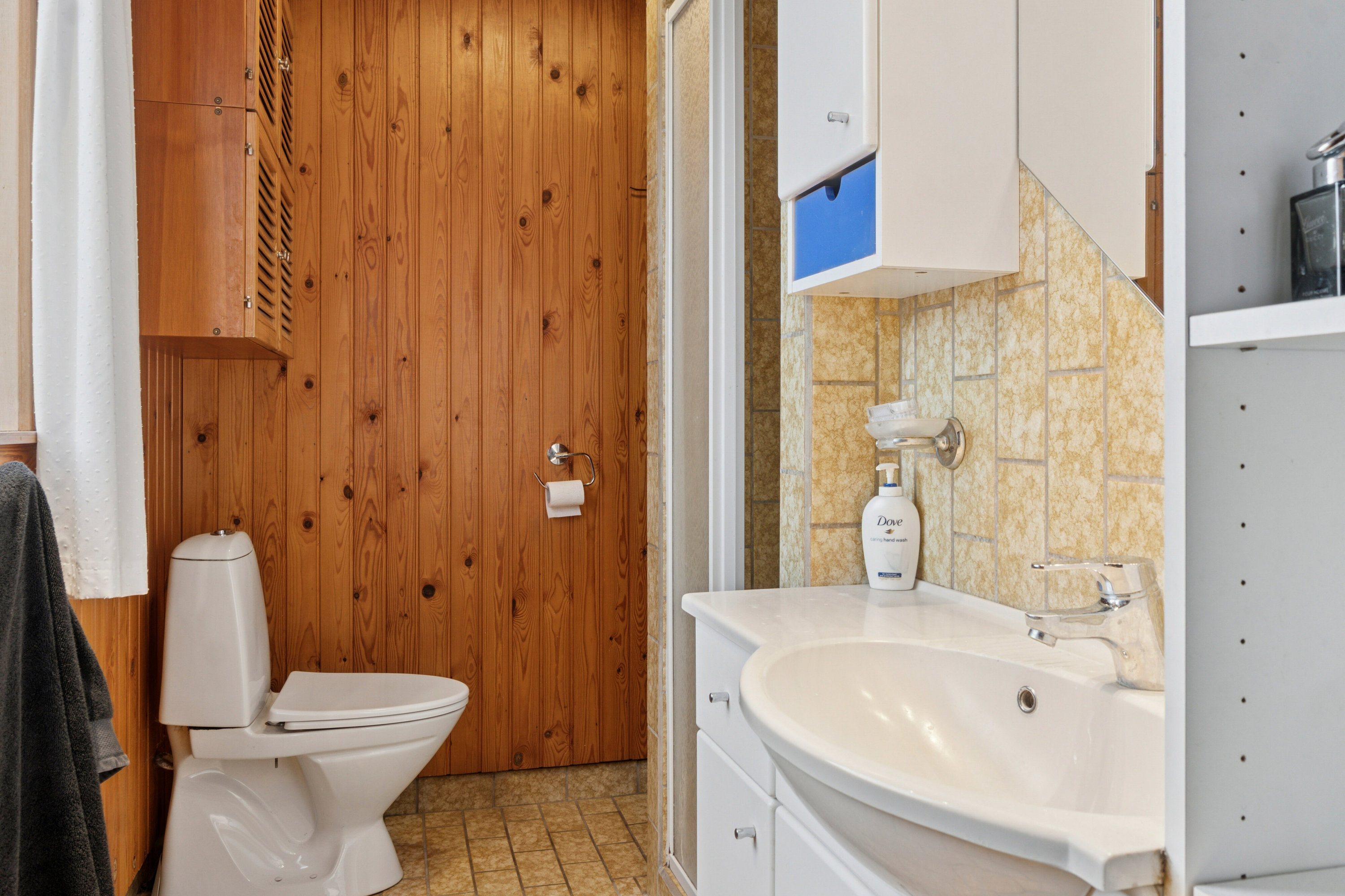 Fremhævet badeværelse billede i fuldskærmstilstand. Billede af Rådalsvej 58, 4040 Jyllinge