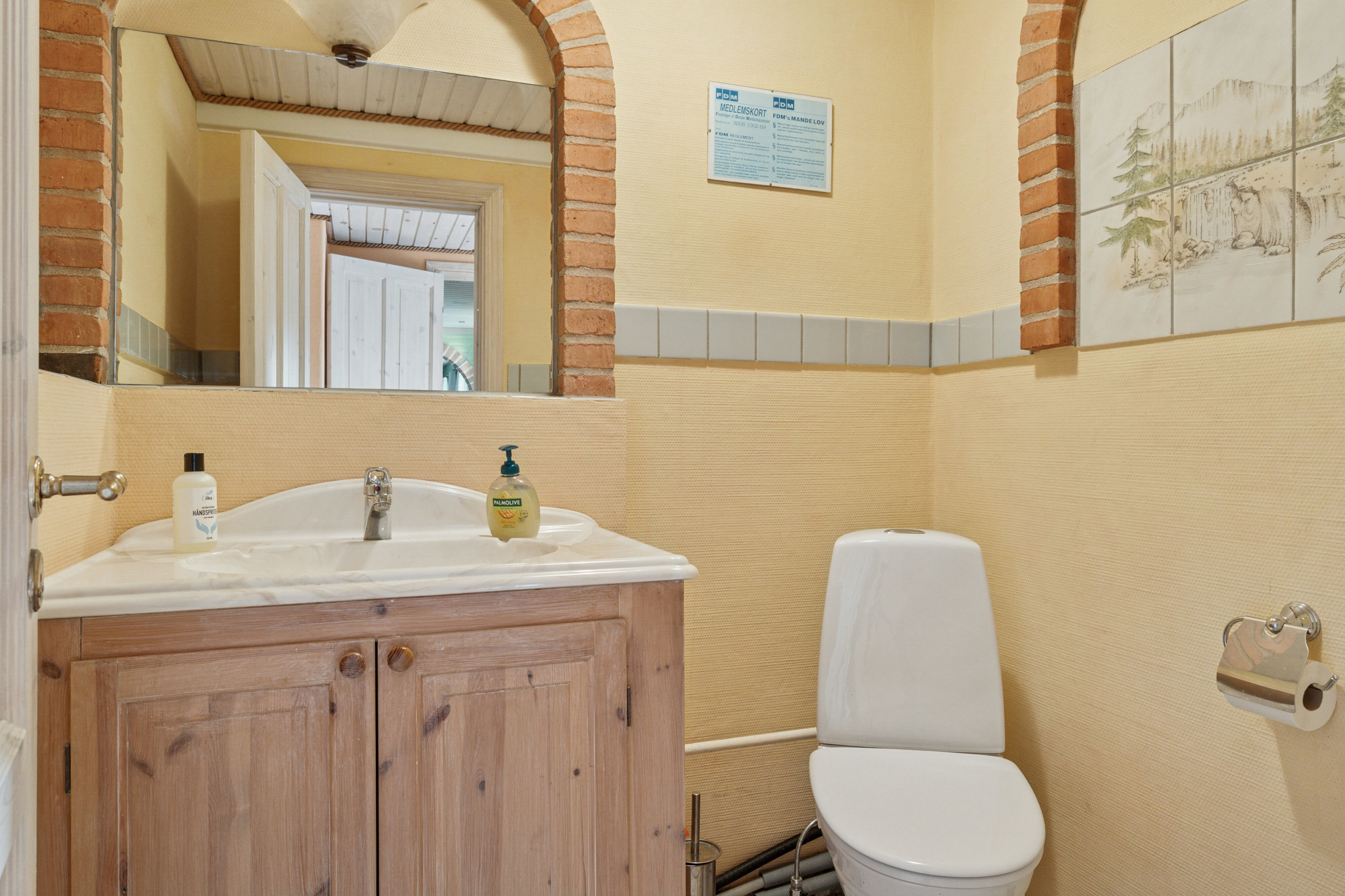 Fremhævet toilet billede i fuldskærmstilstand. Billede af Jyderupvej 34, Kongsted, 4683 Rønnede