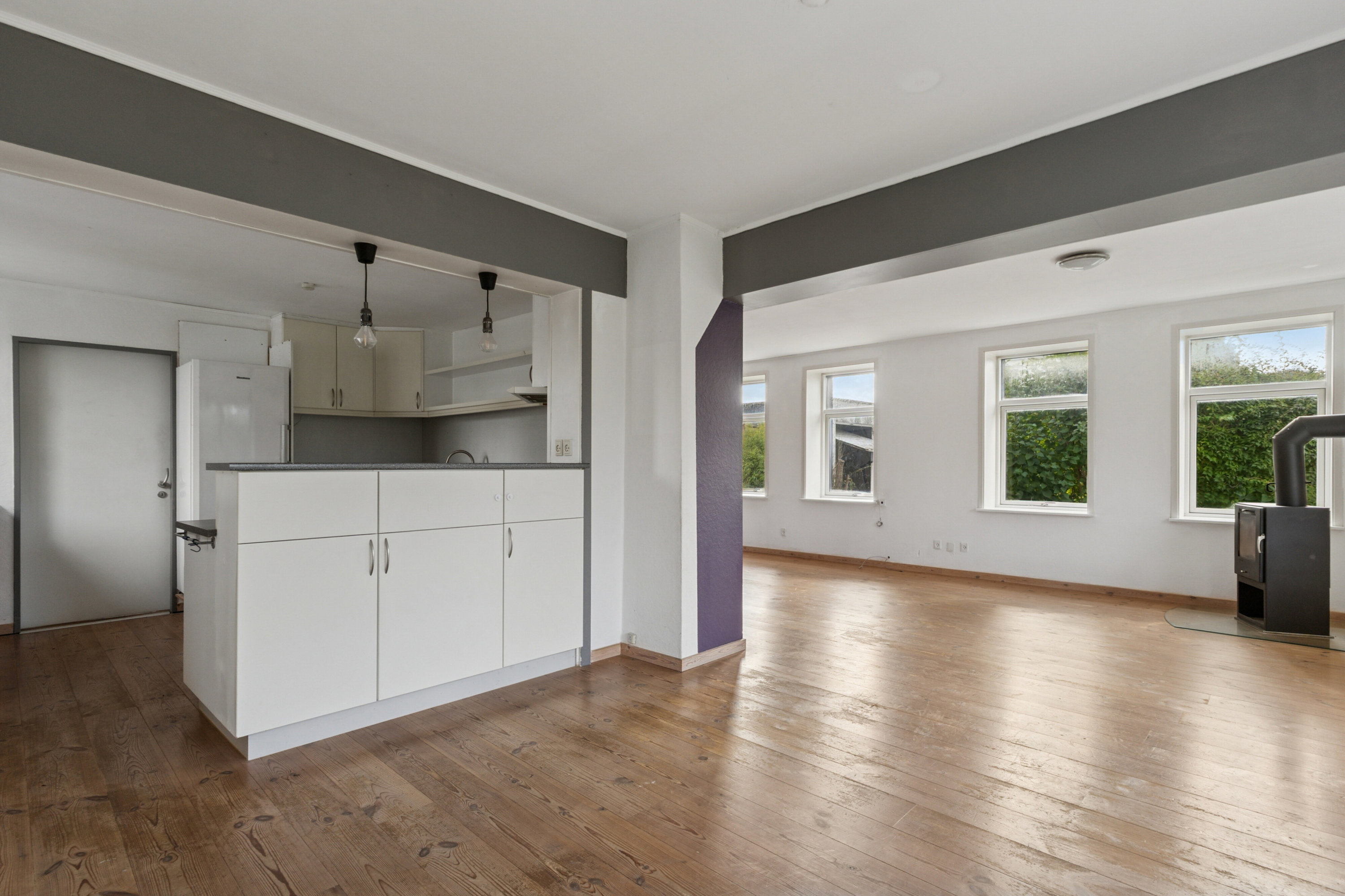 Fremhævet stue billede i fuldskærmstilstand. Billede af Storegade 1, Holbøl, 6340 Kruså