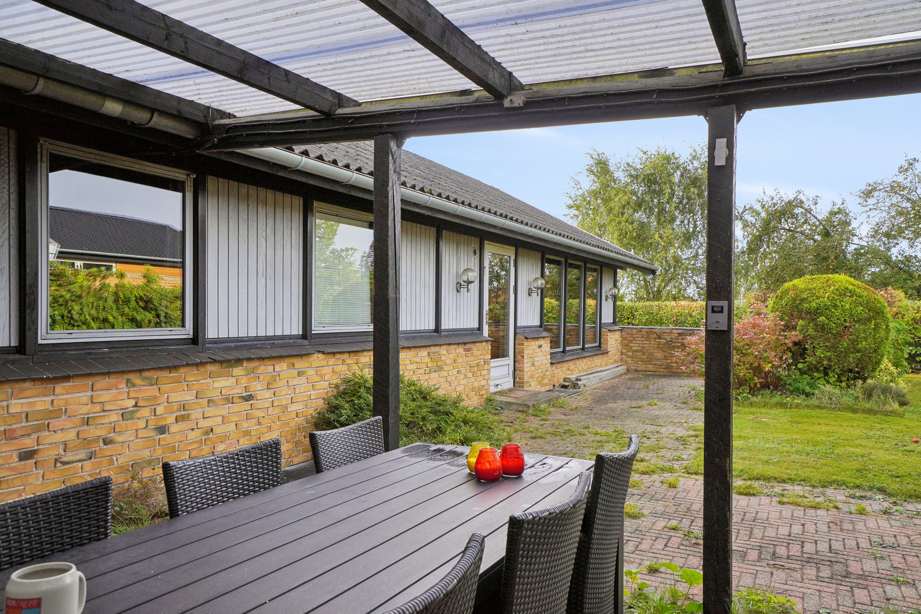Fremhævet overdækket terrasse billede i fuldskærmstilstand. Billede af Rådalsvej 58, 4040 Jyllinge