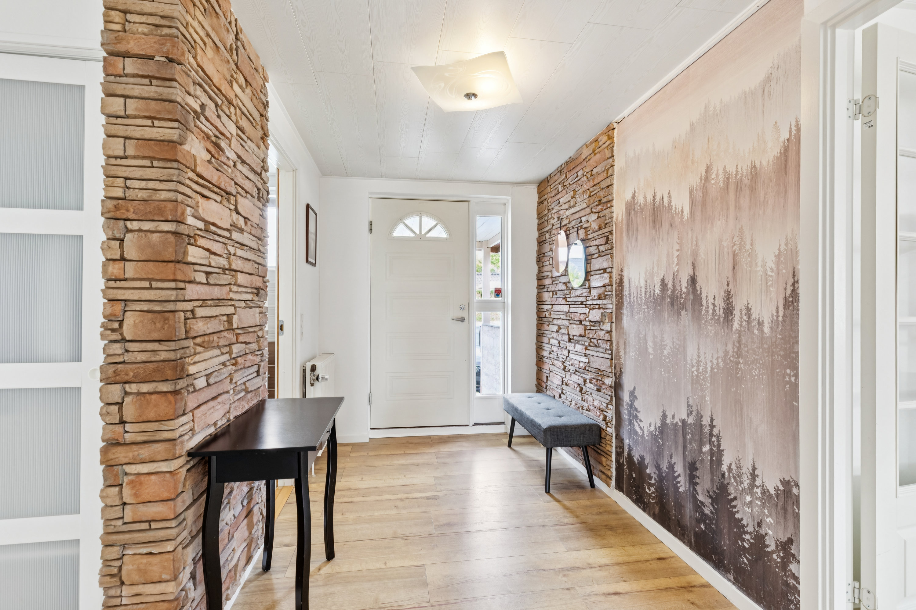 Fremhævet gang billede i fuldskærmstilstand. Billede af Rosenager 1, 2640 Hedehusene