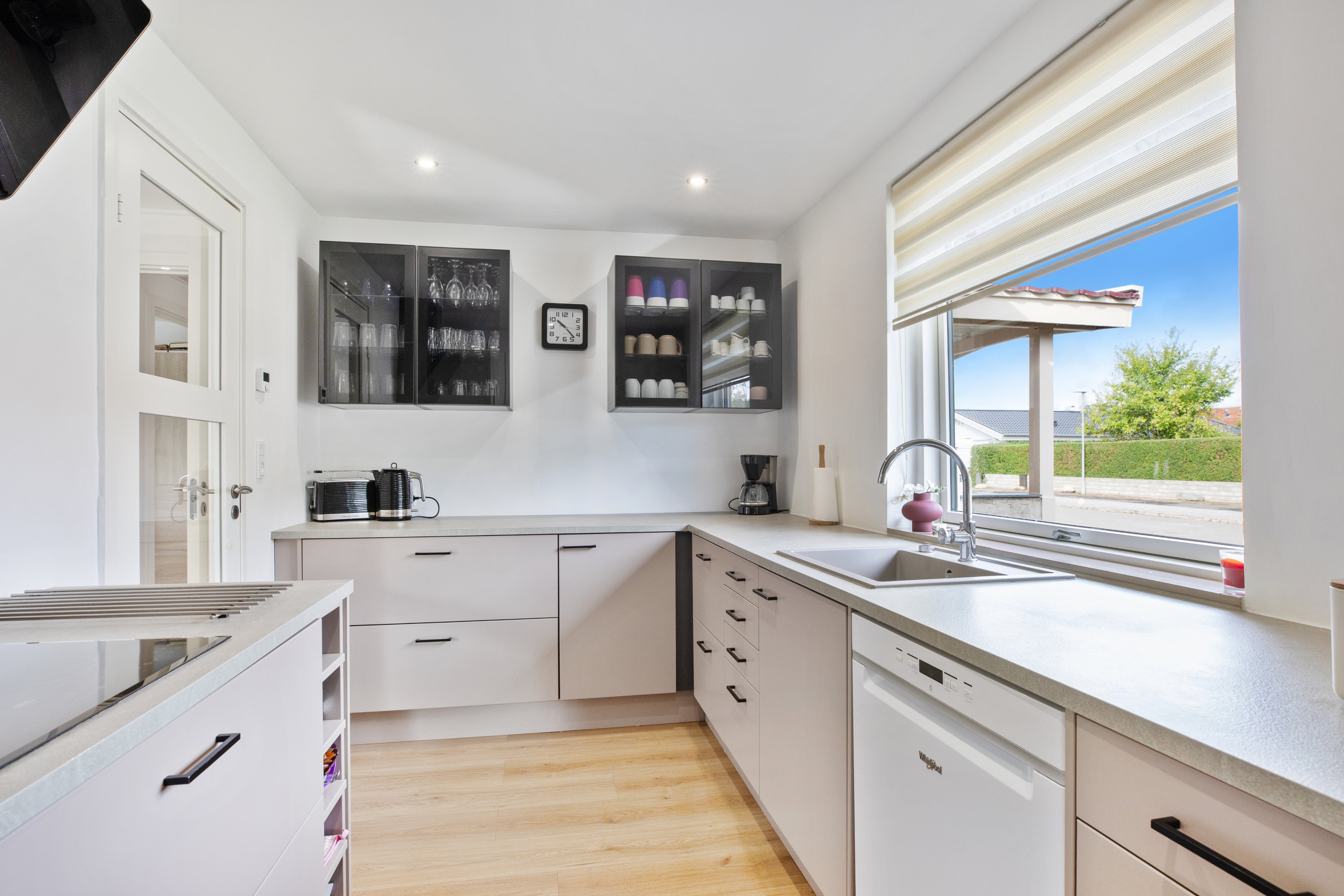 Fremhævet køkken billede i fuldskærmstilstand. Billede af Rosenager 1, 2640 Hedehusene