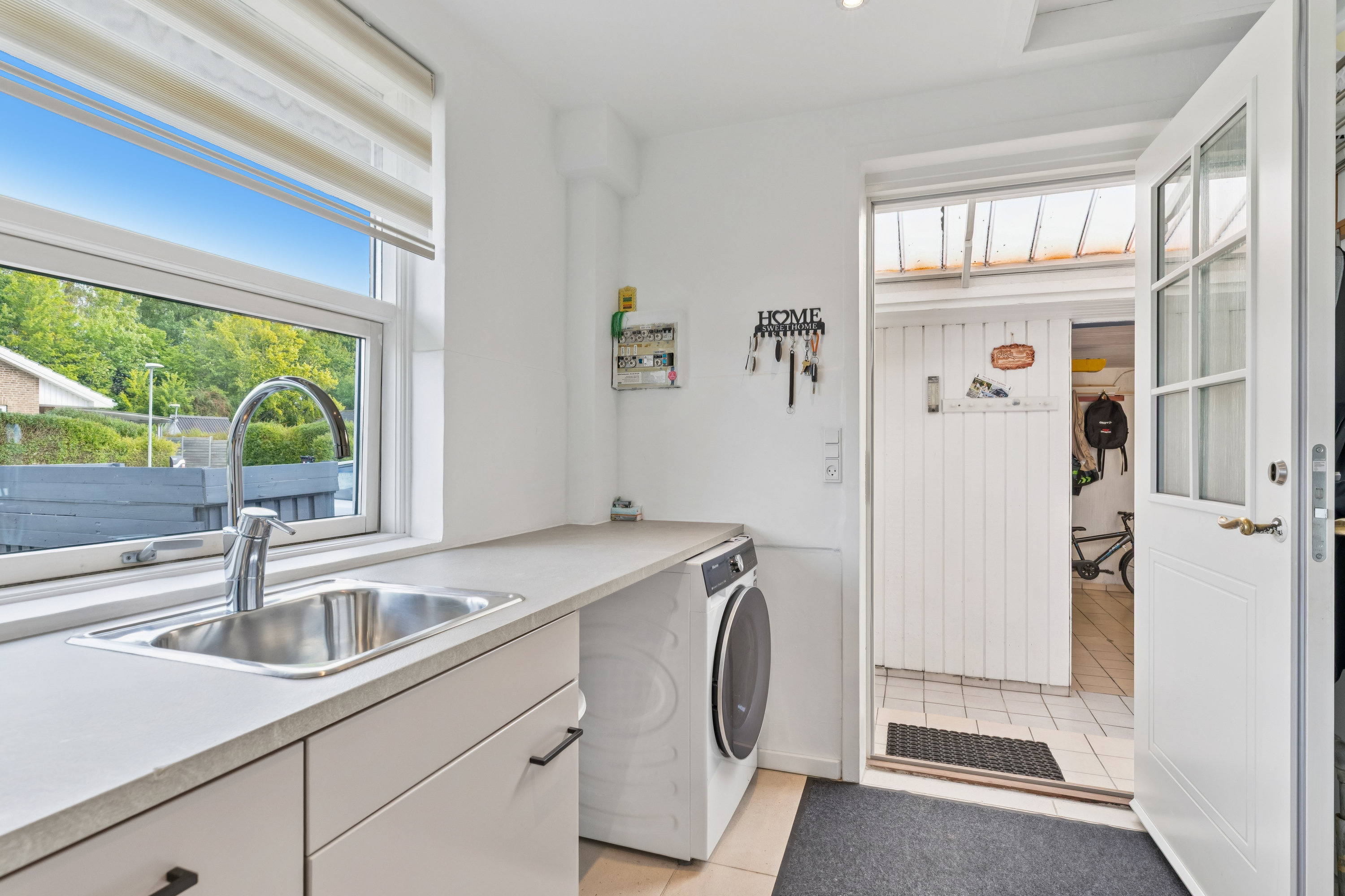 Fremhævet køkken billede i fuldskærmstilstand. Billede af Rosenager 1, 2640 Hedehusene