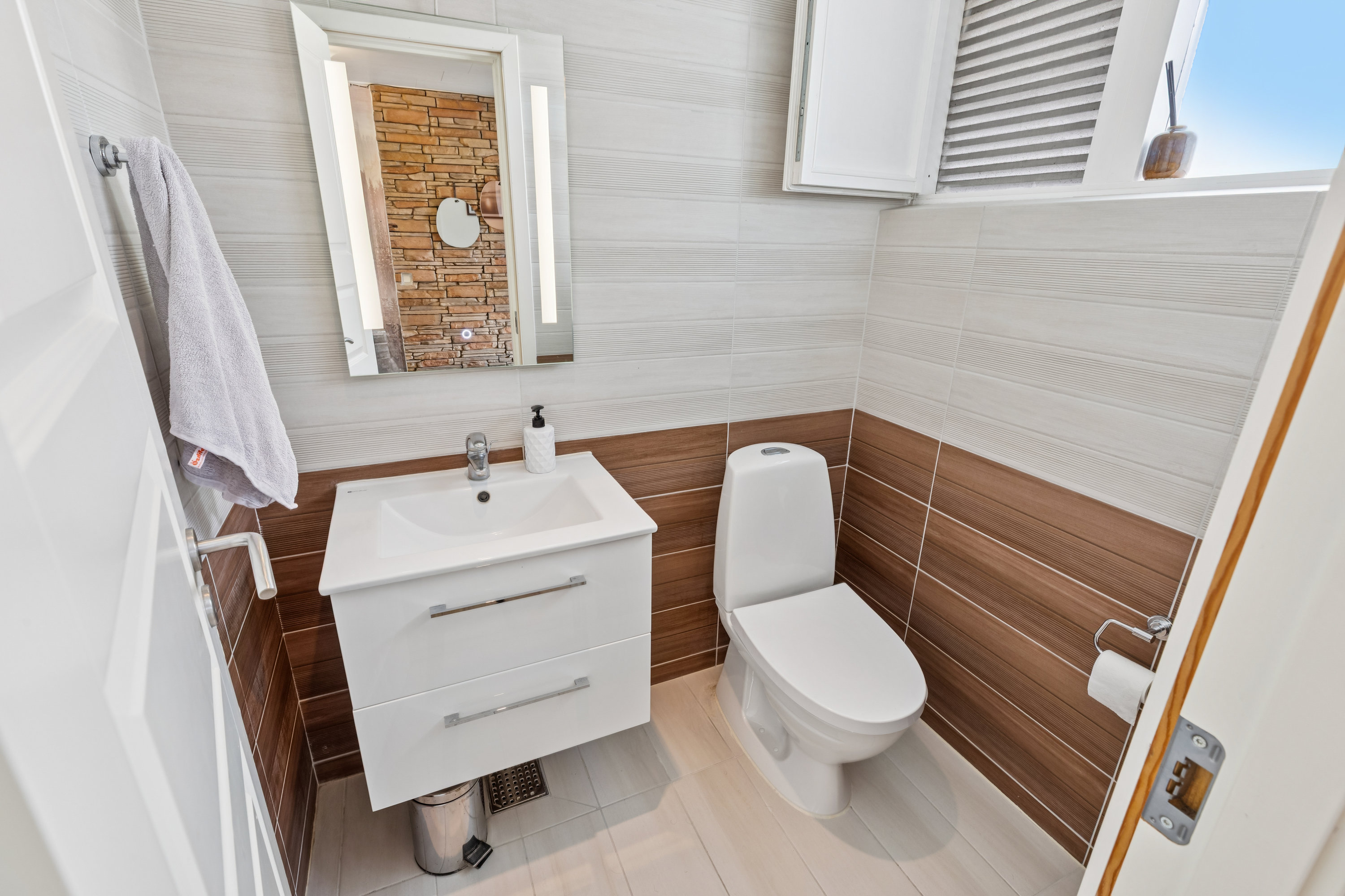 Fremhævet badeværelse billede i fuldskærmstilstand. Billede af Rosenager 1, 2640 Hedehusene