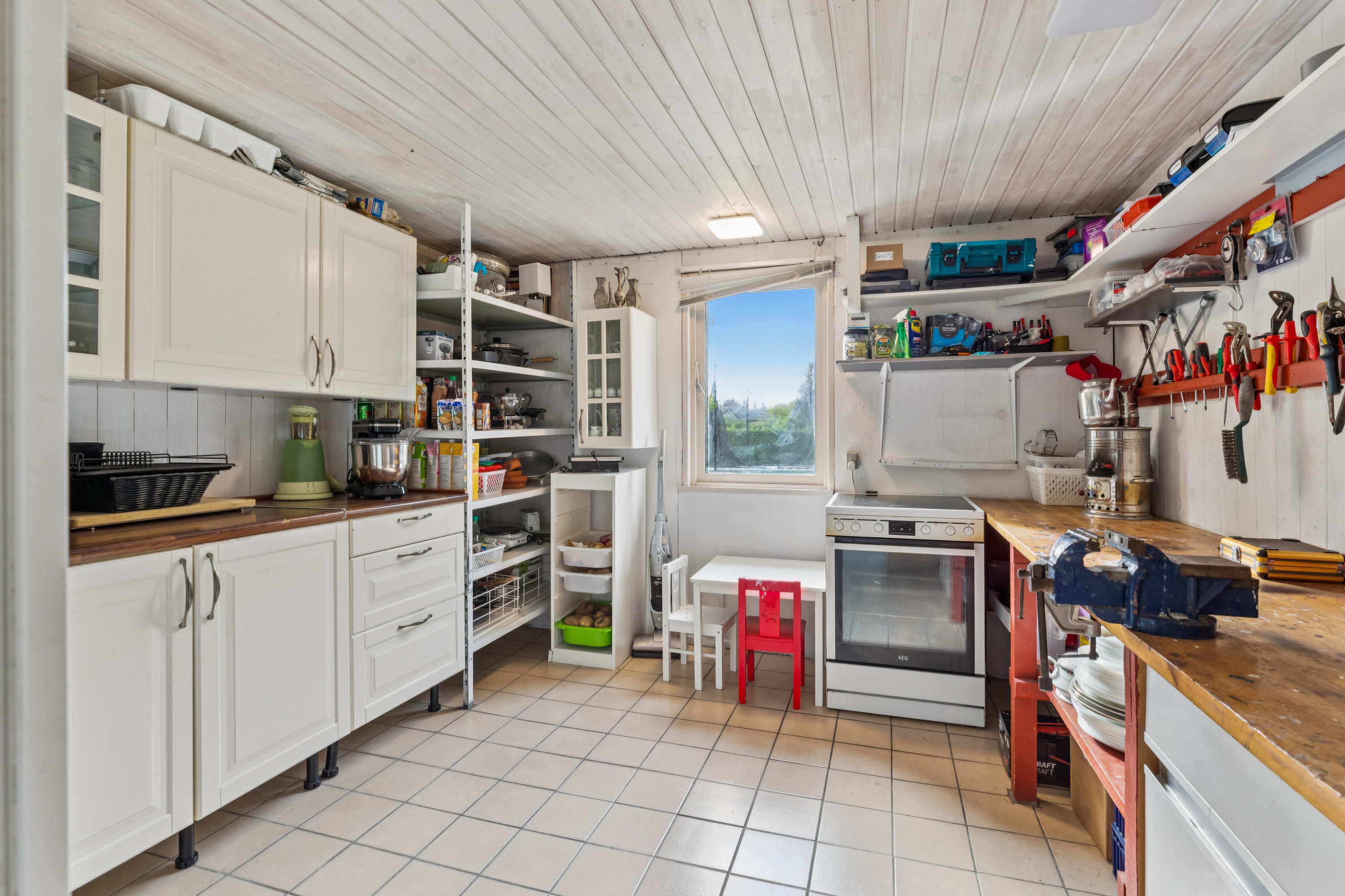 Fremhævet køkken billede i fuldskærmstilstand. Billede af Rosenager 1, 2640 Hedehusene