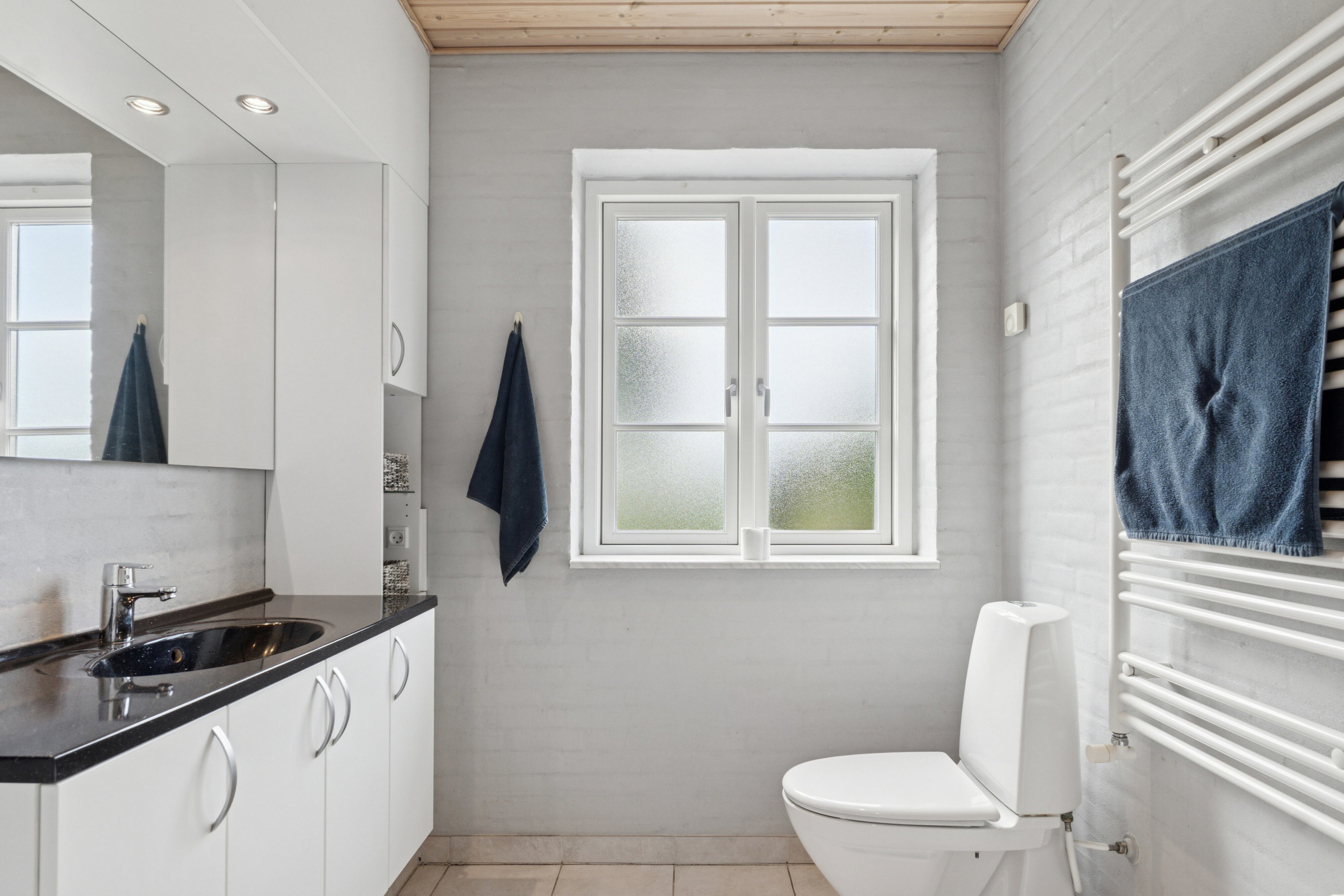 Fremhævet badeværelse billede i fuldskærmstilstand. Billede af P Hansens Gyden 17, Gyngstrup Mark, 5450 Otterup