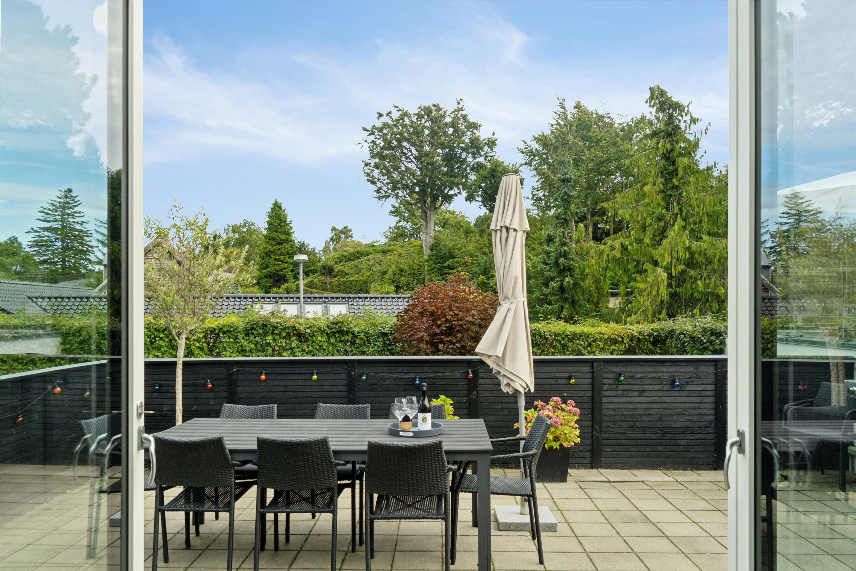 Fremhævet terrasse billede i fuldskærmstilstand. Billede af Egernvej 14, 8270 Højbjerg