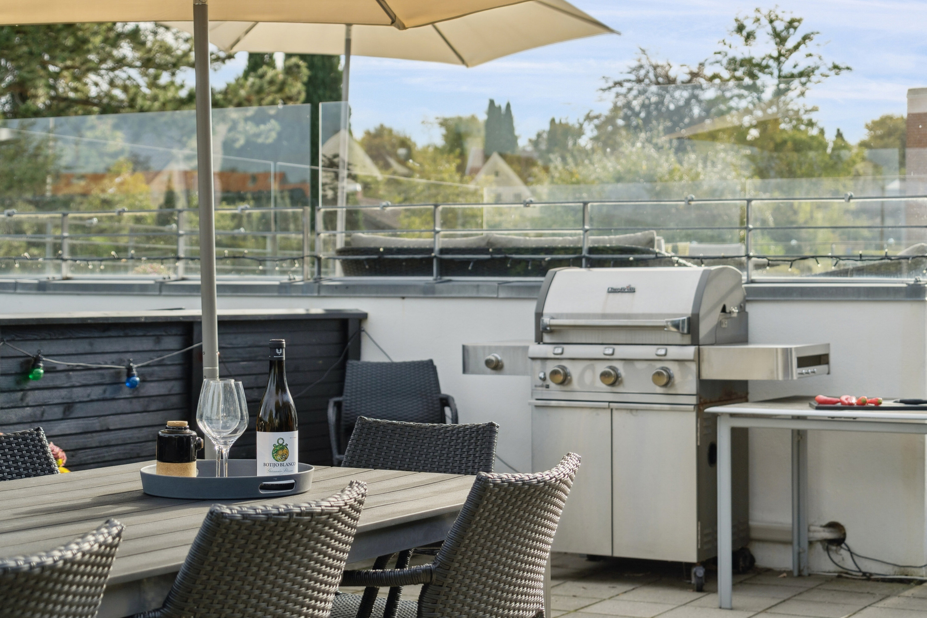 Fremhævet terrasse billede i fuldskærmstilstand. Billede af Egernvej 14, 8270 Højbjerg