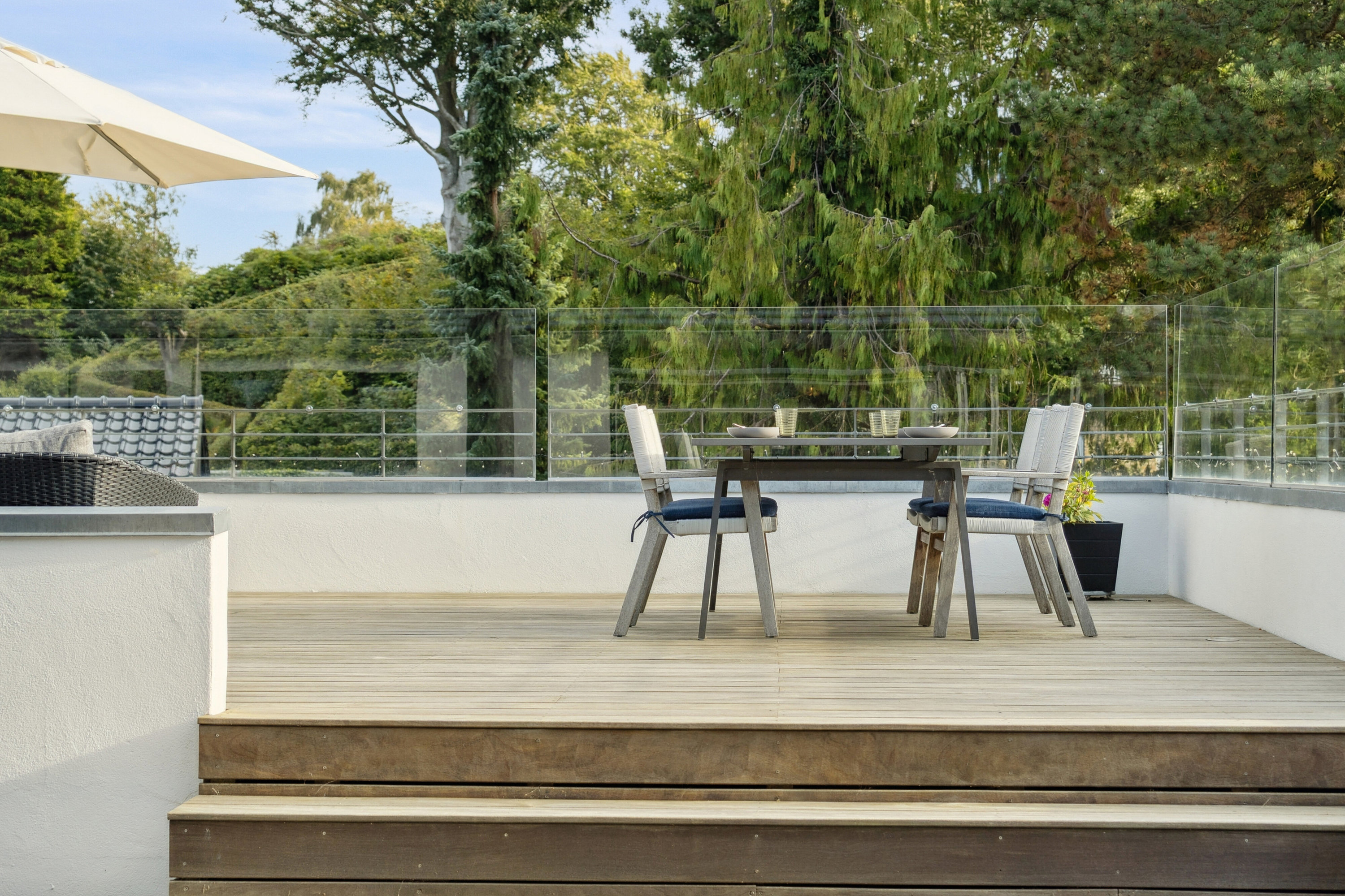 Fremhævet terrasse billede i fuldskærmstilstand. Billede af Egernvej 14, 8270 Højbjerg