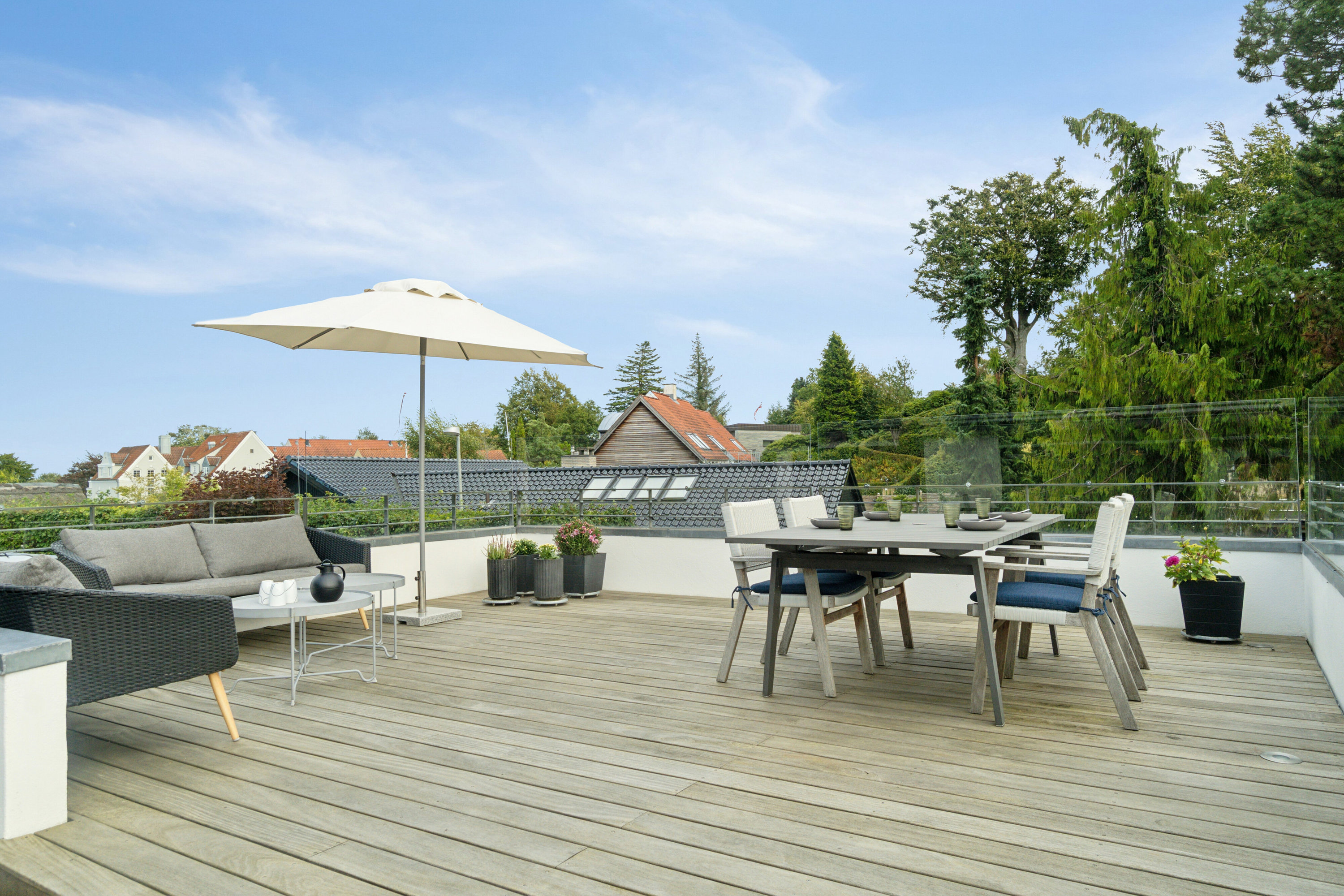 Fremhævet terrasse billede i fuldskærmstilstand. Billede af Egernvej 14, 8270 Højbjerg