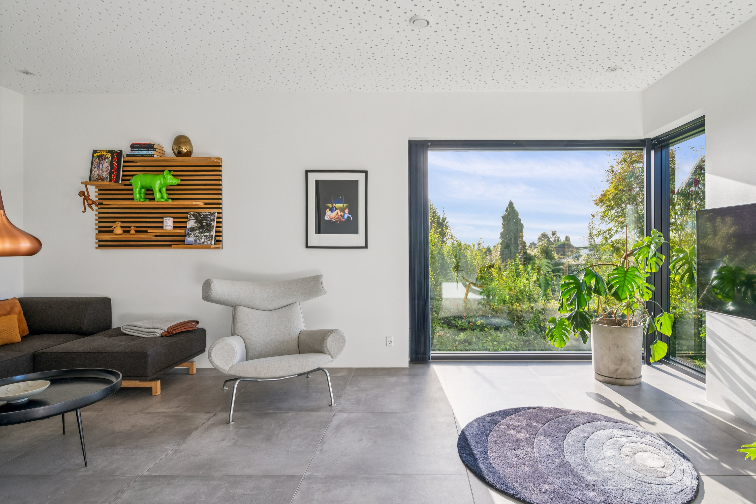 Fremhævet stue billede i fuldskærmstilstand. Billede af Strandbakkevej 24, 8250 Egå