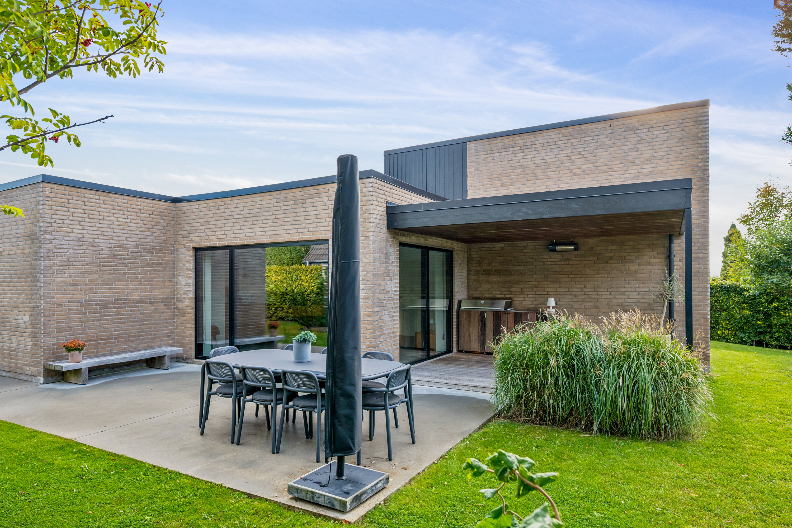 Fremhævet terrasse billede i fuldskærmstilstand. Billede af Strandbakkevej 24, 8250 Egå