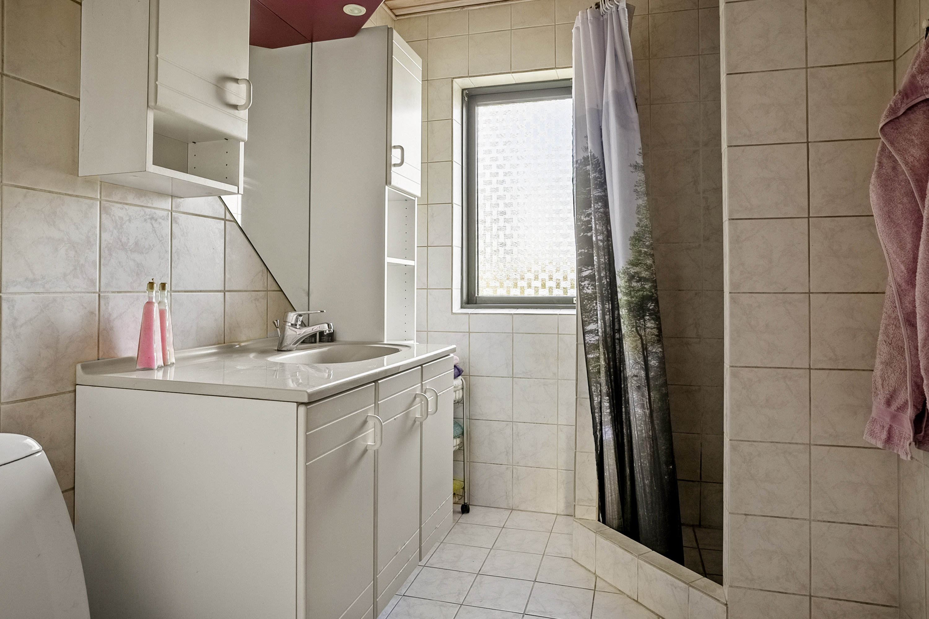 Fremhævet badeværelse billede i fuldskærmstilstand. Billede af Grønningen 2, Hornsyld, 8783 Hornsyld