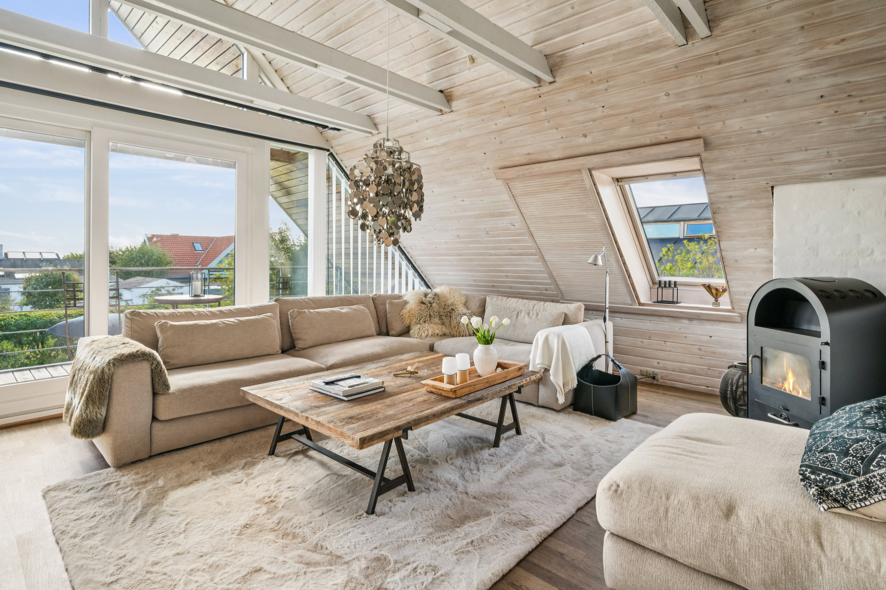 Fremhævet stue billede i fuldskærmstilstand. Billede af Humlevej 23, 8240 Risskov