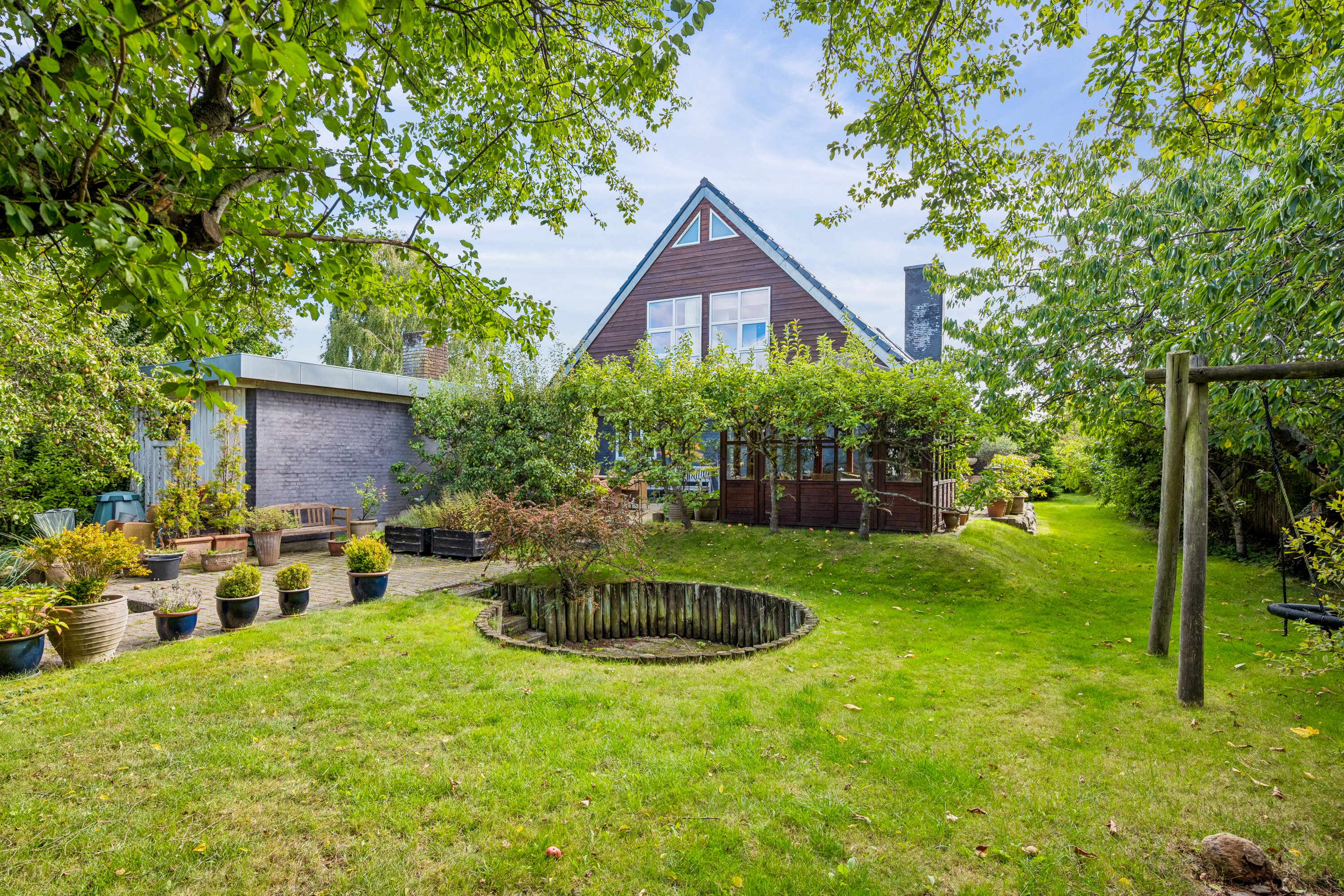 Fremhævet have billede i fuldskærmstilstand. Billede af Humlevej 23, 8240 Risskov