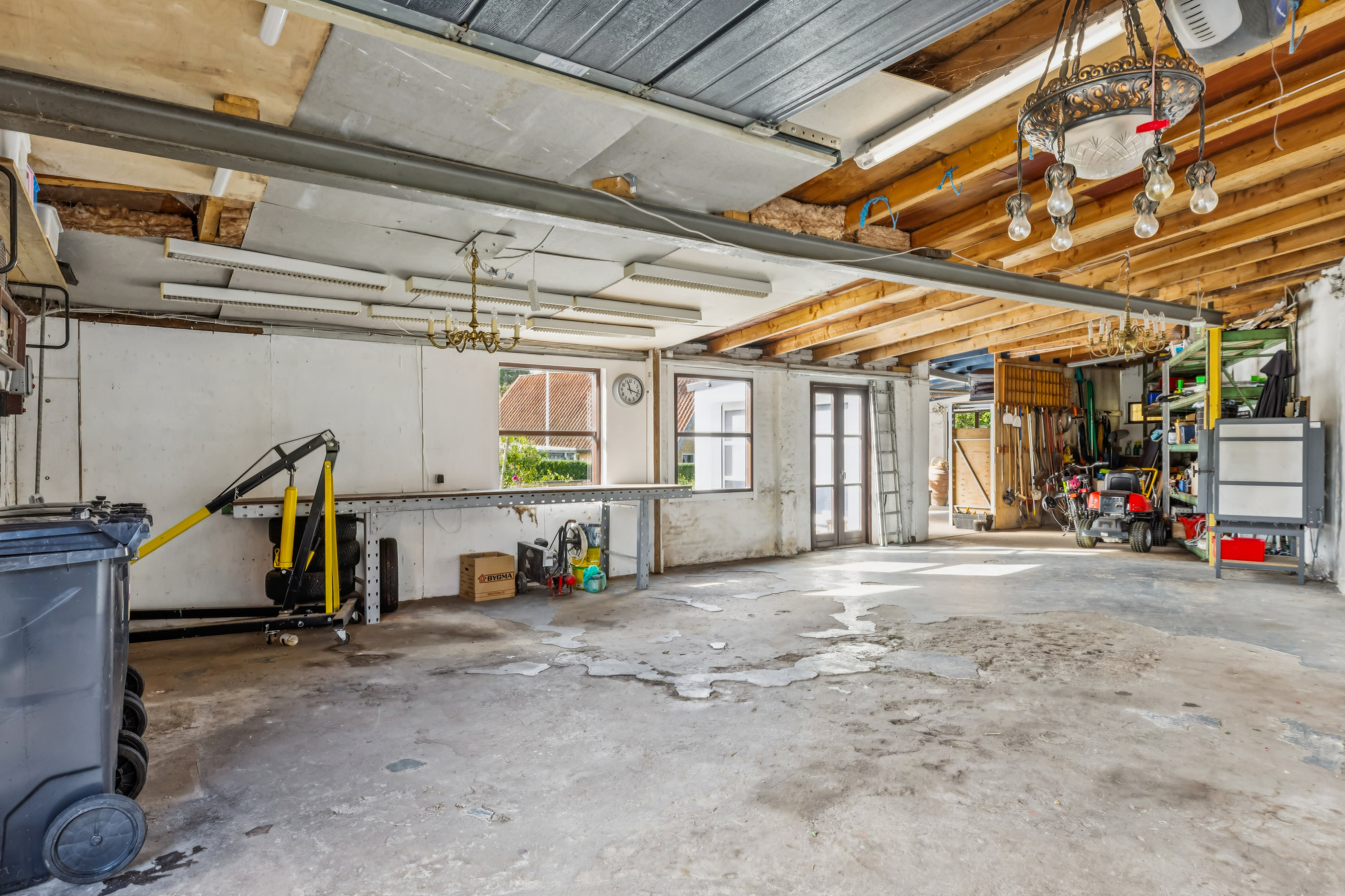 Fremhævet garage billede i fuldskærmstilstand. Billede af Søvænget 3, 6430 Nordborg