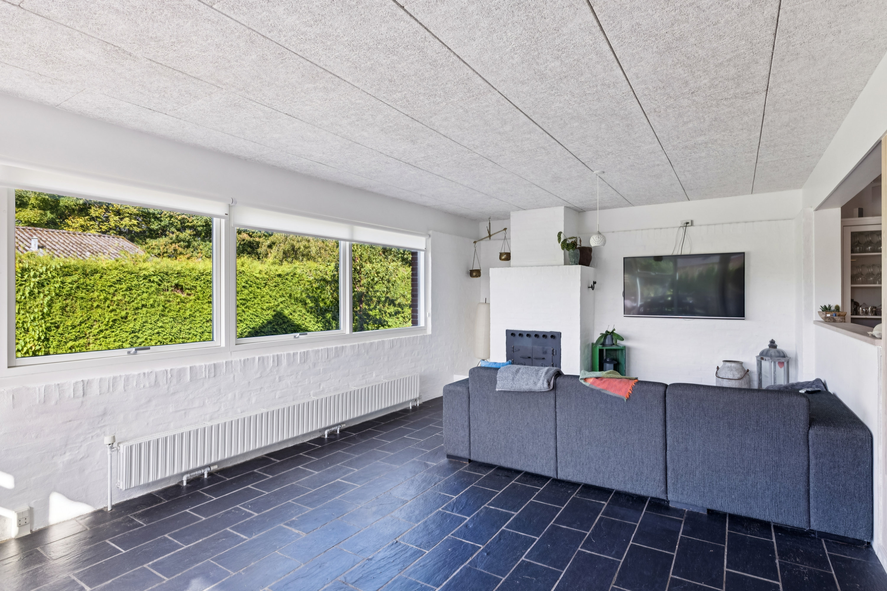 Fremhævet stue billede i fuldskærmstilstand. Billede af Engblommevej 27, 8410 Rønde