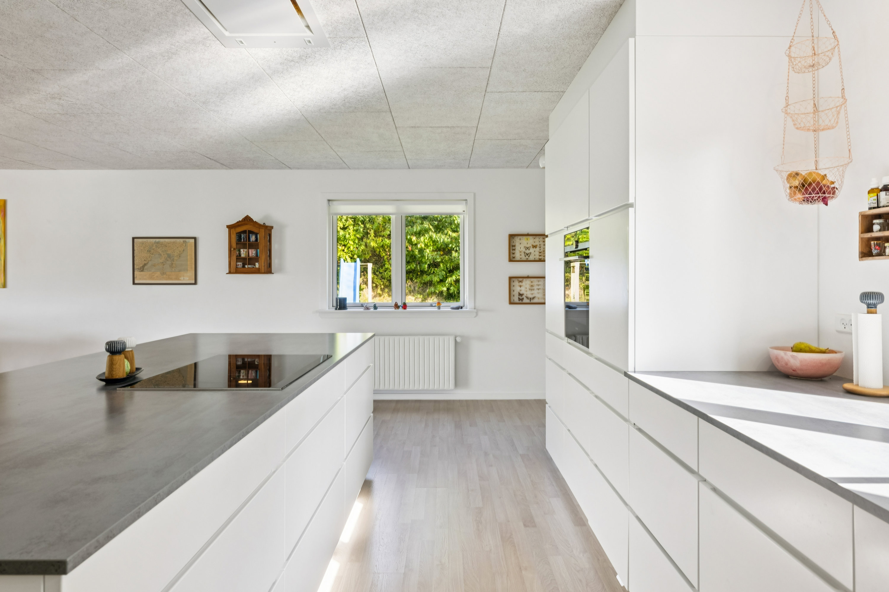 Fremhævet køkken billede i fuldskærmstilstand. Billede af Engblommevej 27, 8410 Rønde