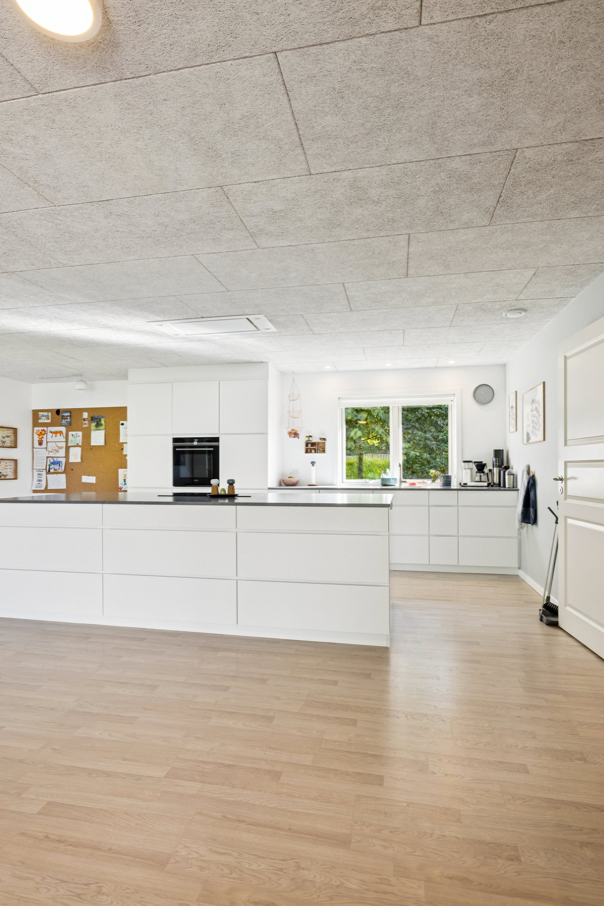 Miniaturebillede 2: køkken. Billede af Engblommevej 27, 8410 Rønde