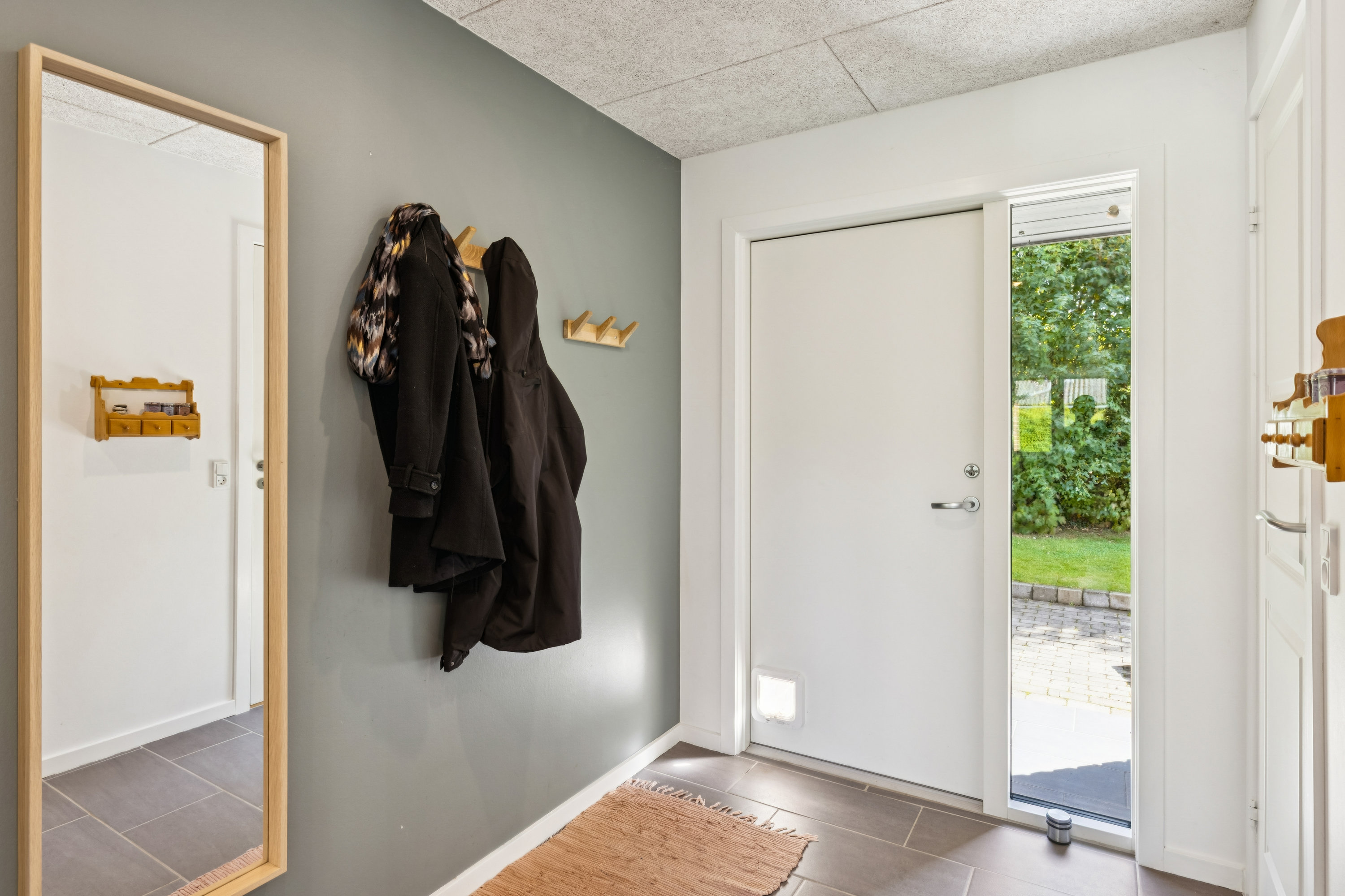 Miniaturebillede 1: entré. Billede af Engblommevej 27, 8410 Rønde