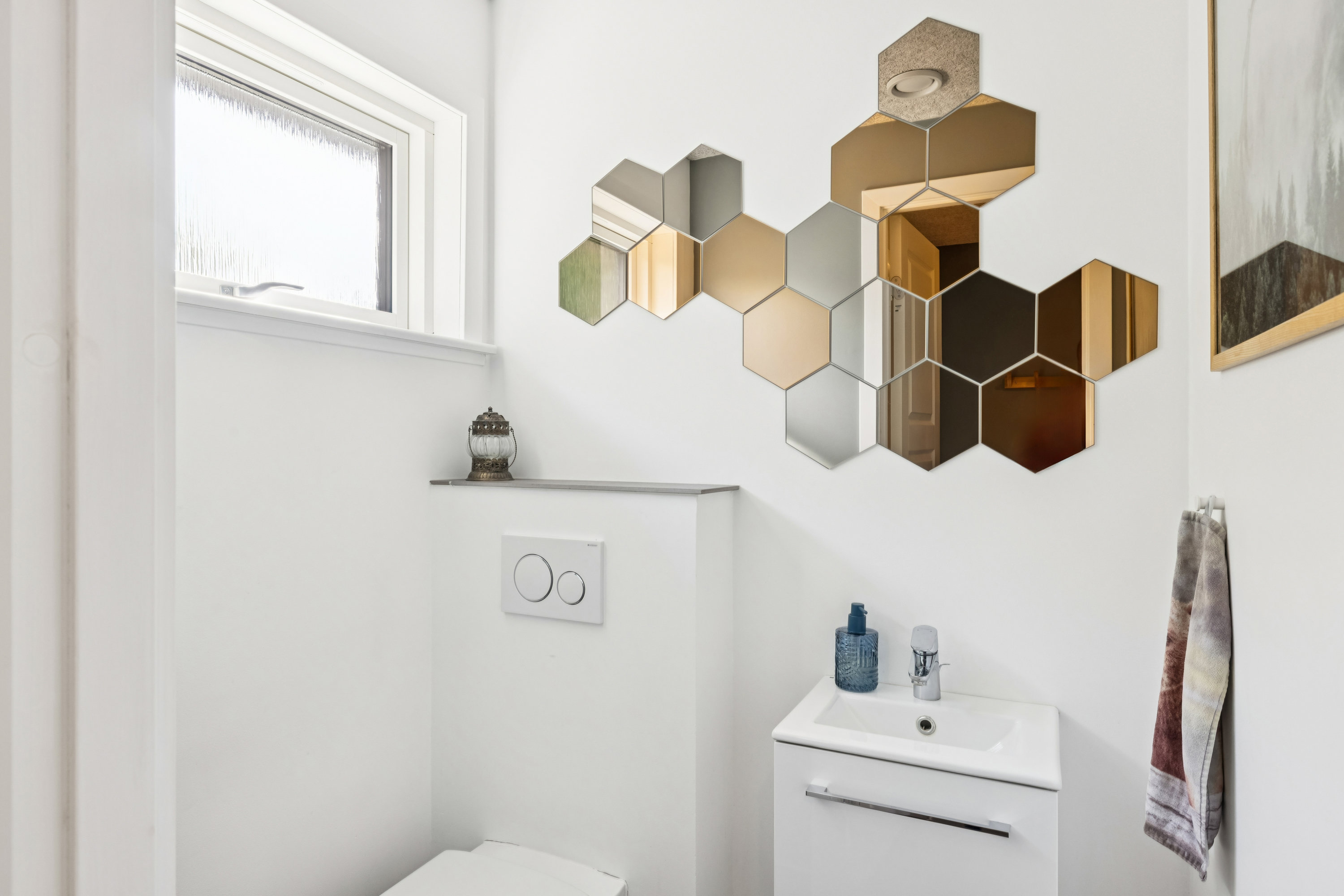 Fremhævet værelse billede i fuldskærmstilstand. Billede af Engblommevej 27, 8410 Rønde