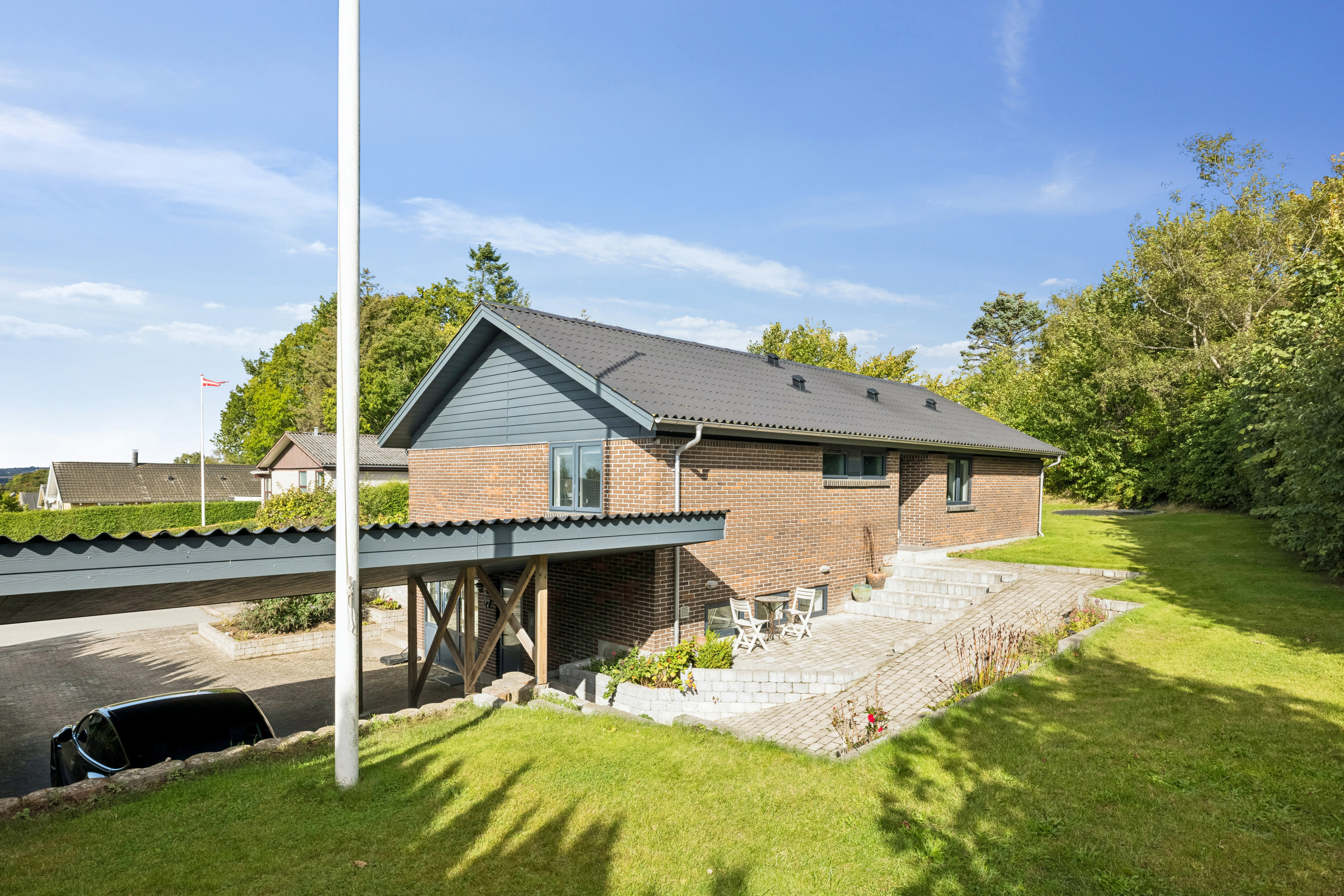 Fremhævet ejendom 1 billede i fuldskærmstilstand. Billede af Engblommevej 27, 8410 Rønde