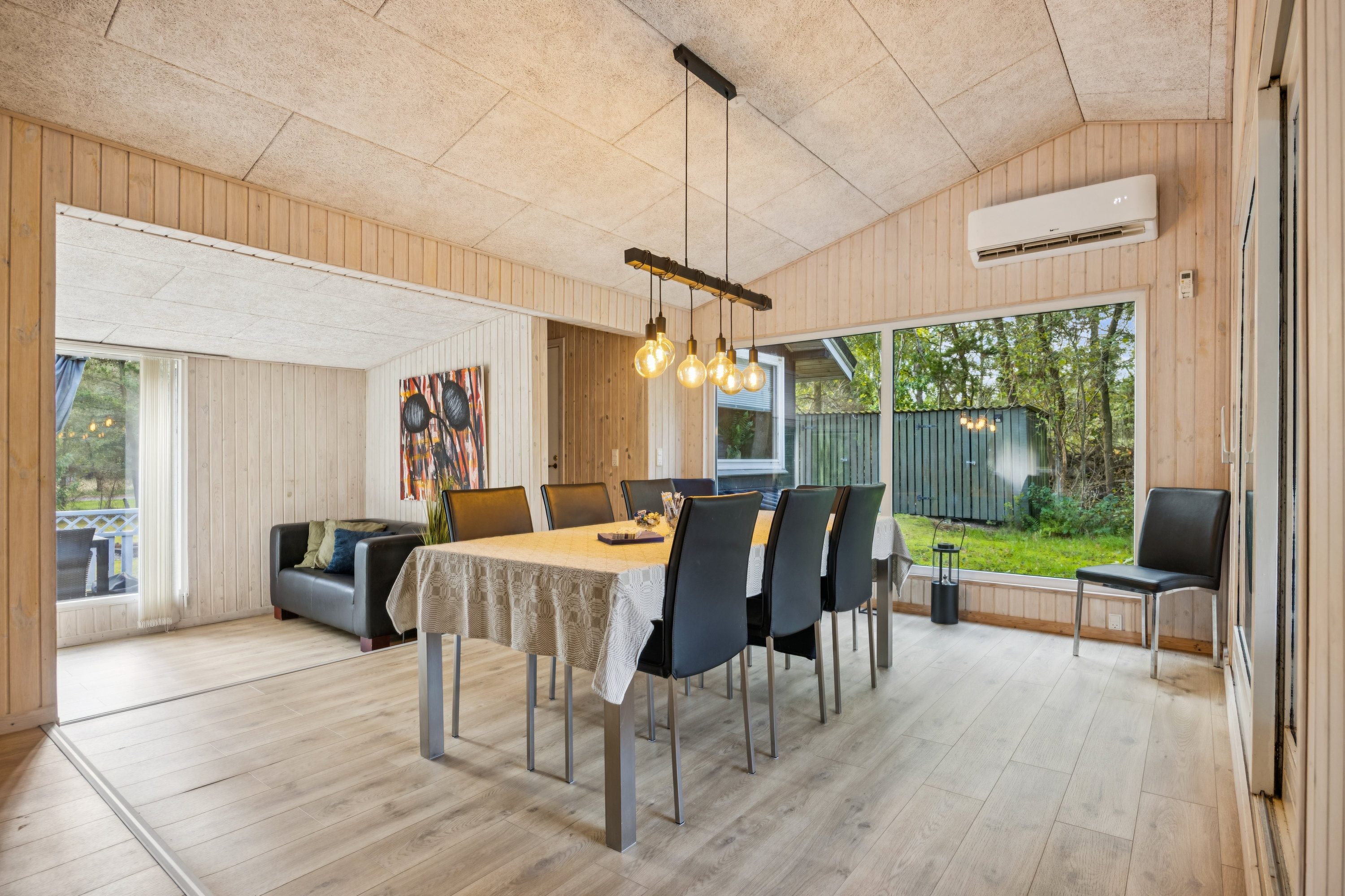 Fremhævet stue billede i fuldskærmstilstand. Billede af Kongevejen 187, Hou, 9370 Hals