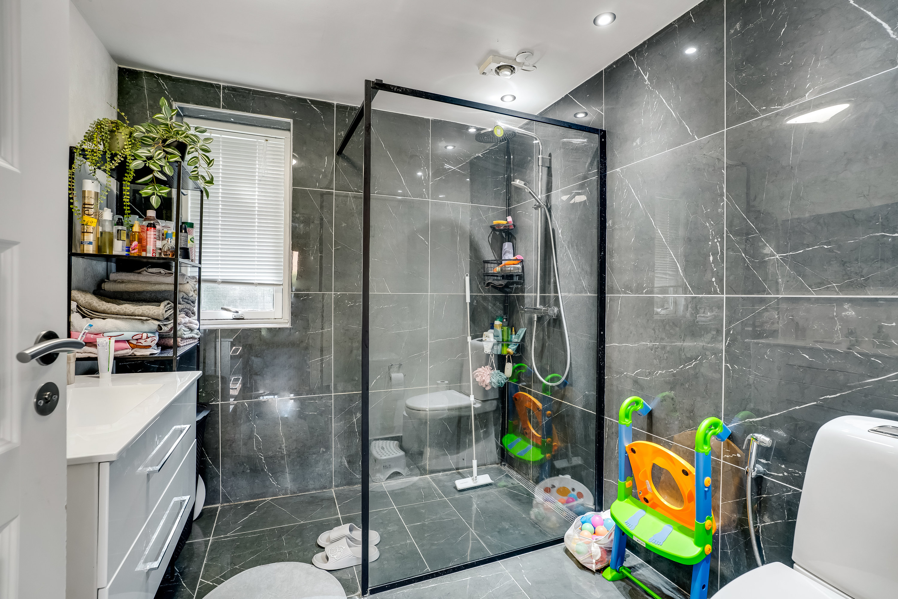 Fremhævet badeværelse billede i fuldskærmstilstand. Billede af Elmevang 1, 4970 Rødby