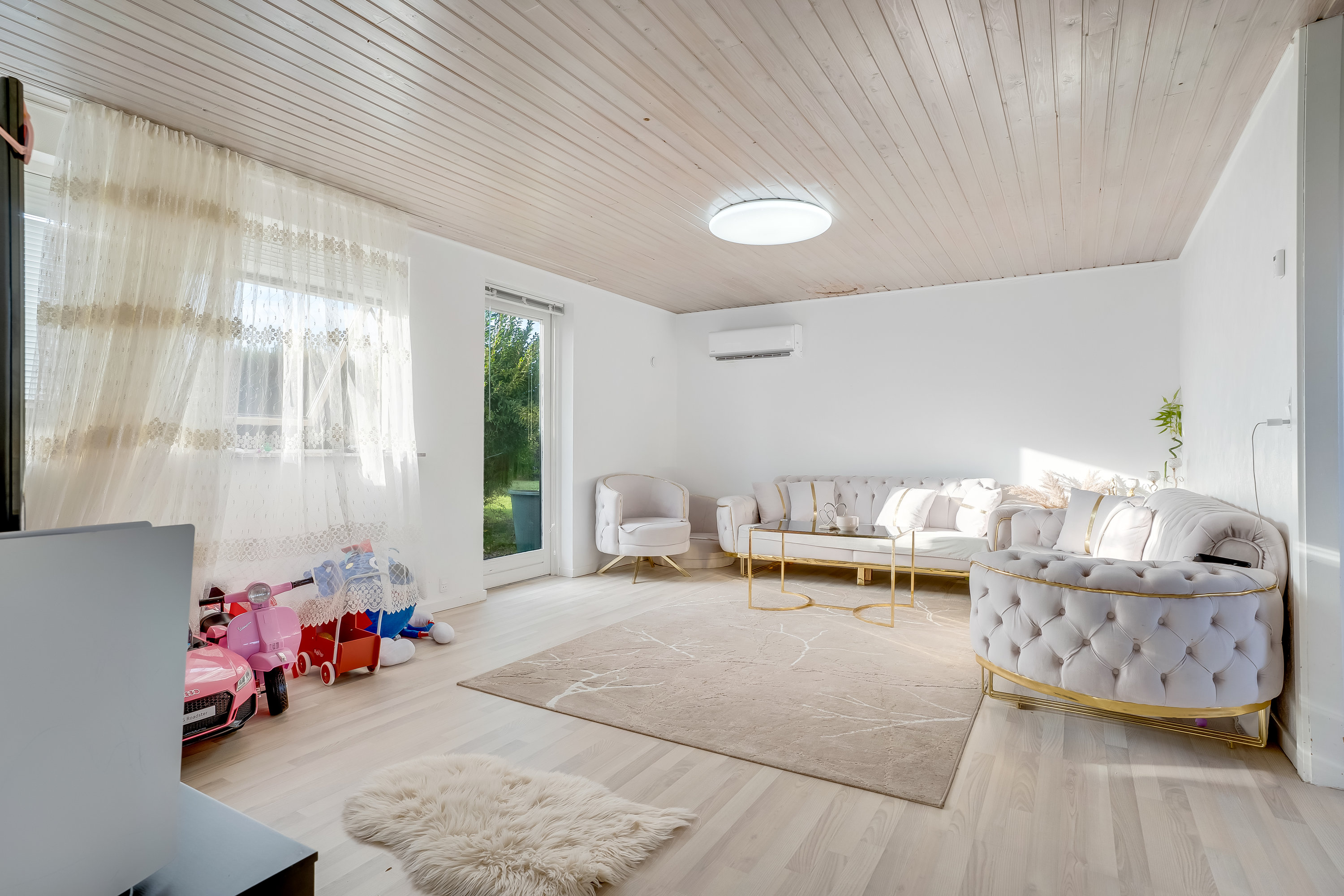 Fremhævet stue billede i fuldskærmstilstand. Billede af Elmevang 1, 4970 Rødby