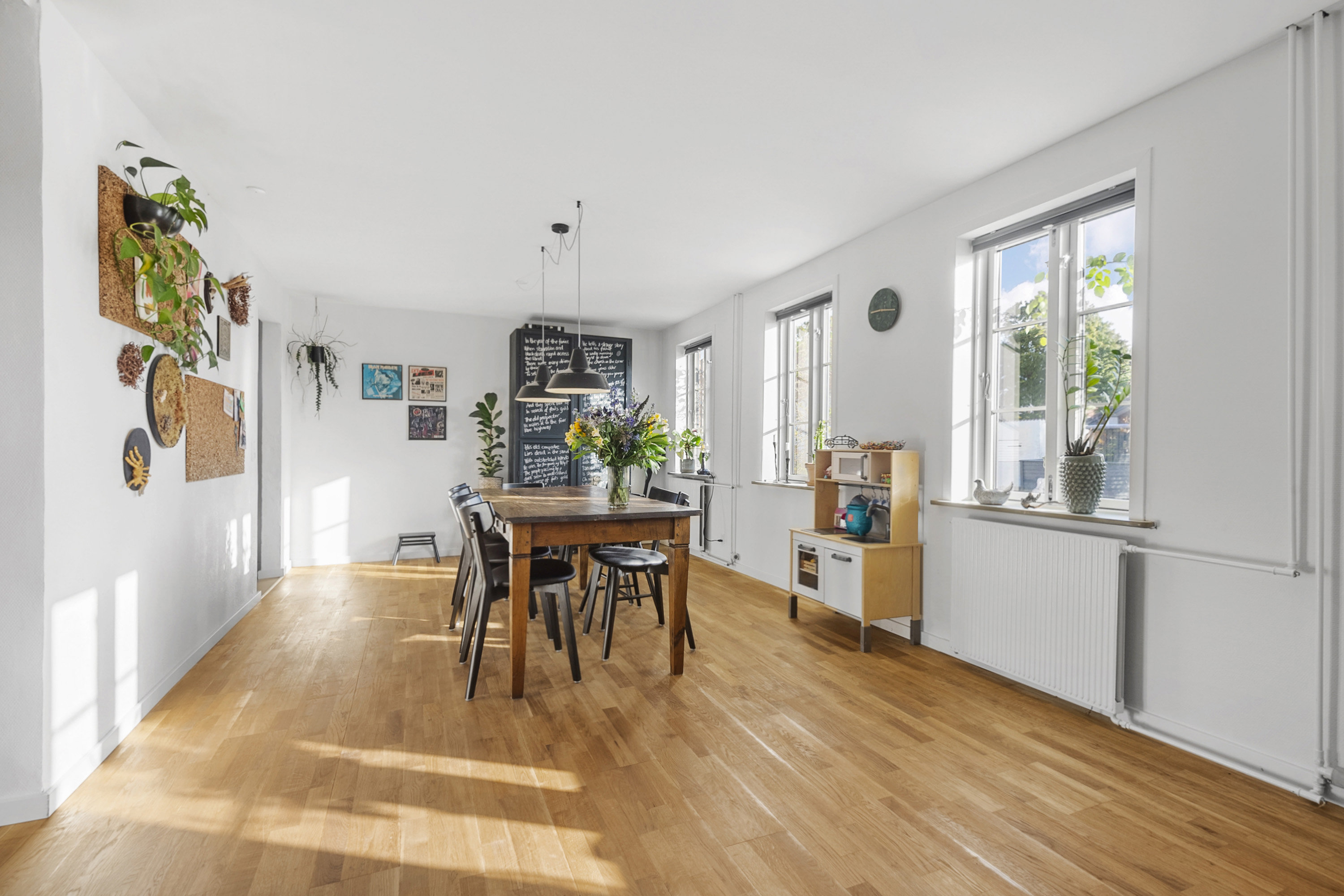 Fremhævet spisestue billede i fuldskærmstilstand. Billede af Skolebakken 108, 6705 Esbjerg Ø