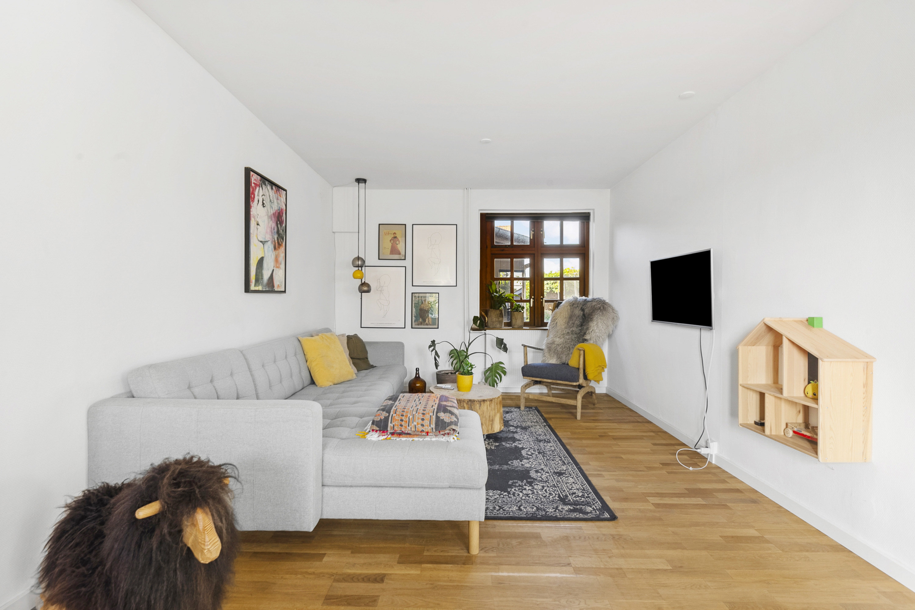 Fremhævet stue billede i fuldskærmstilstand. Billede af Skolebakken 108, 6705 Esbjerg Ø