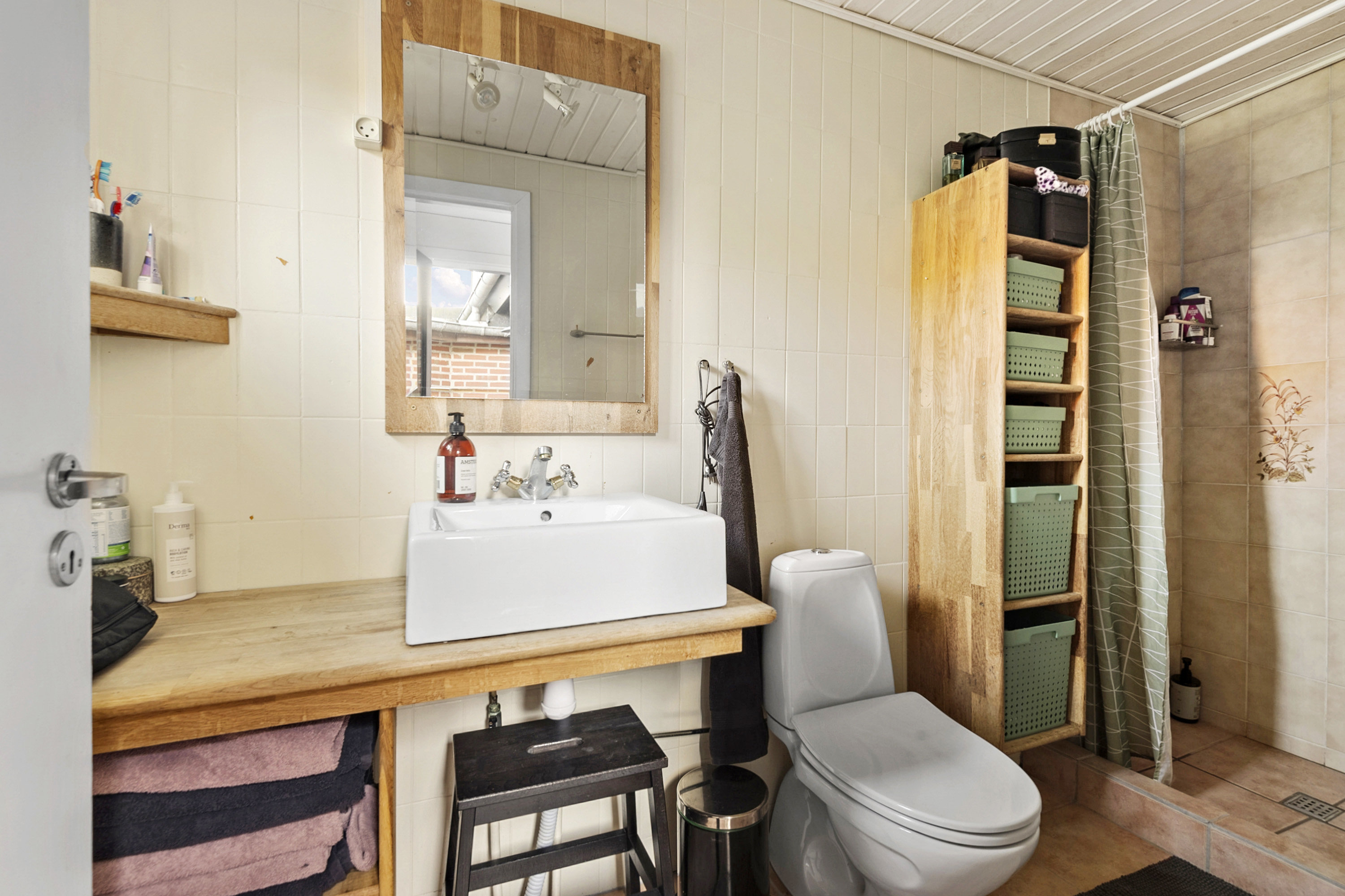 Fremhævet badeværelse billede i fuldskærmstilstand. Billede af Skolebakken 108, 6705 Esbjerg Ø