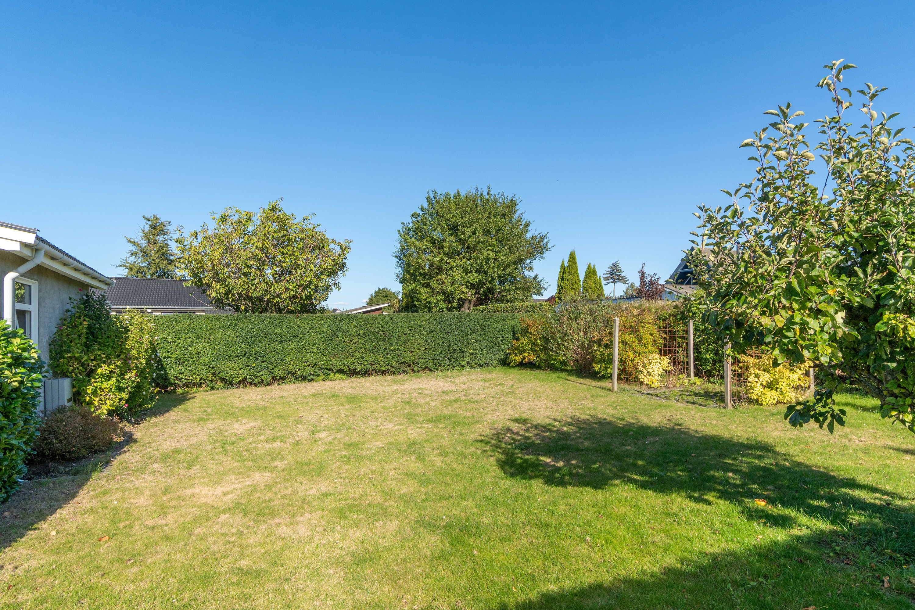 Fremhævet set fra haven billede i fuldskærmstilstand. Billede af Pagteroldvej 63, 2650 Hvidovre