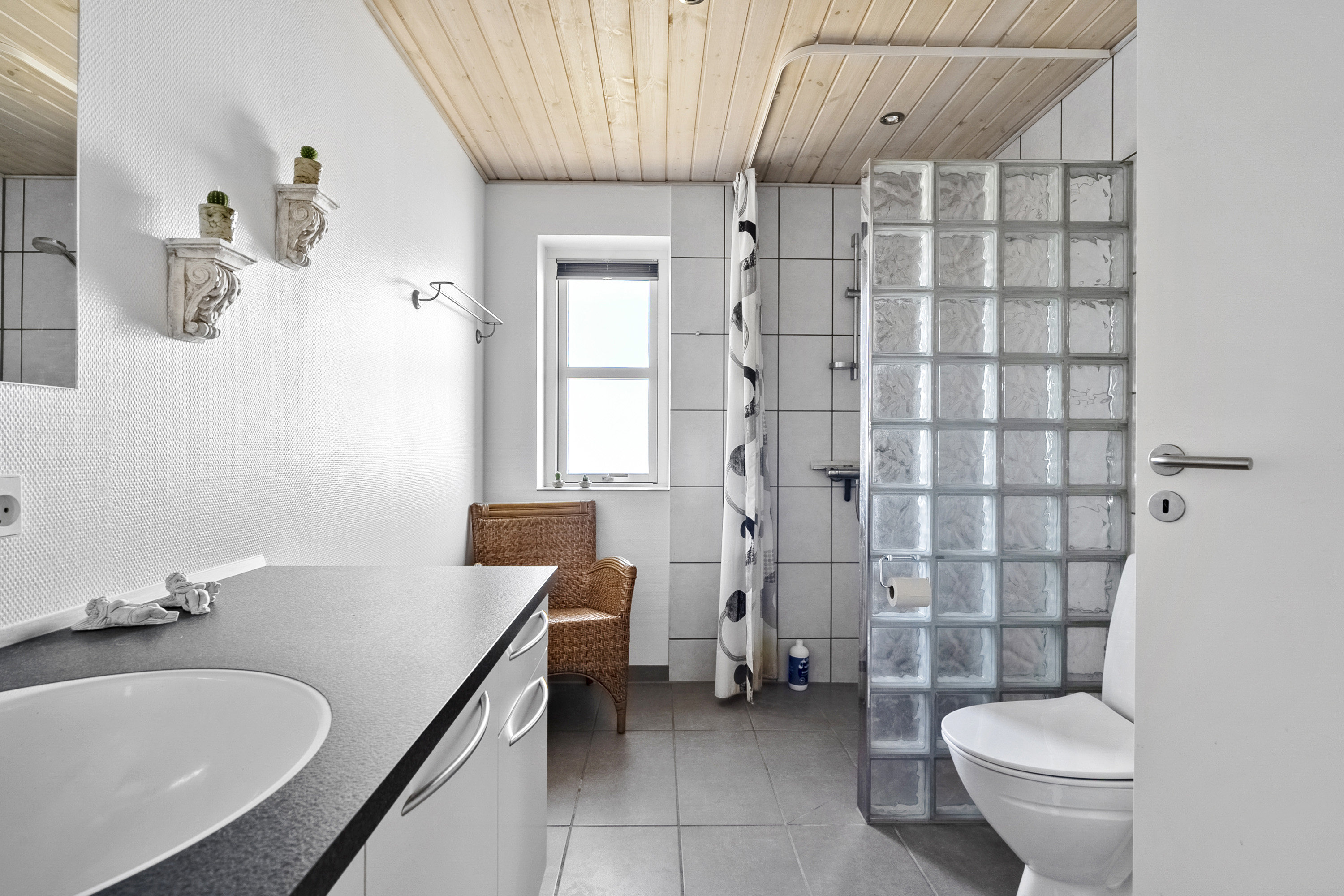 Fremhævet badeværelse billede i fuldskærmstilstand. Billede af Overmarksvej 20, 8700 Horsens