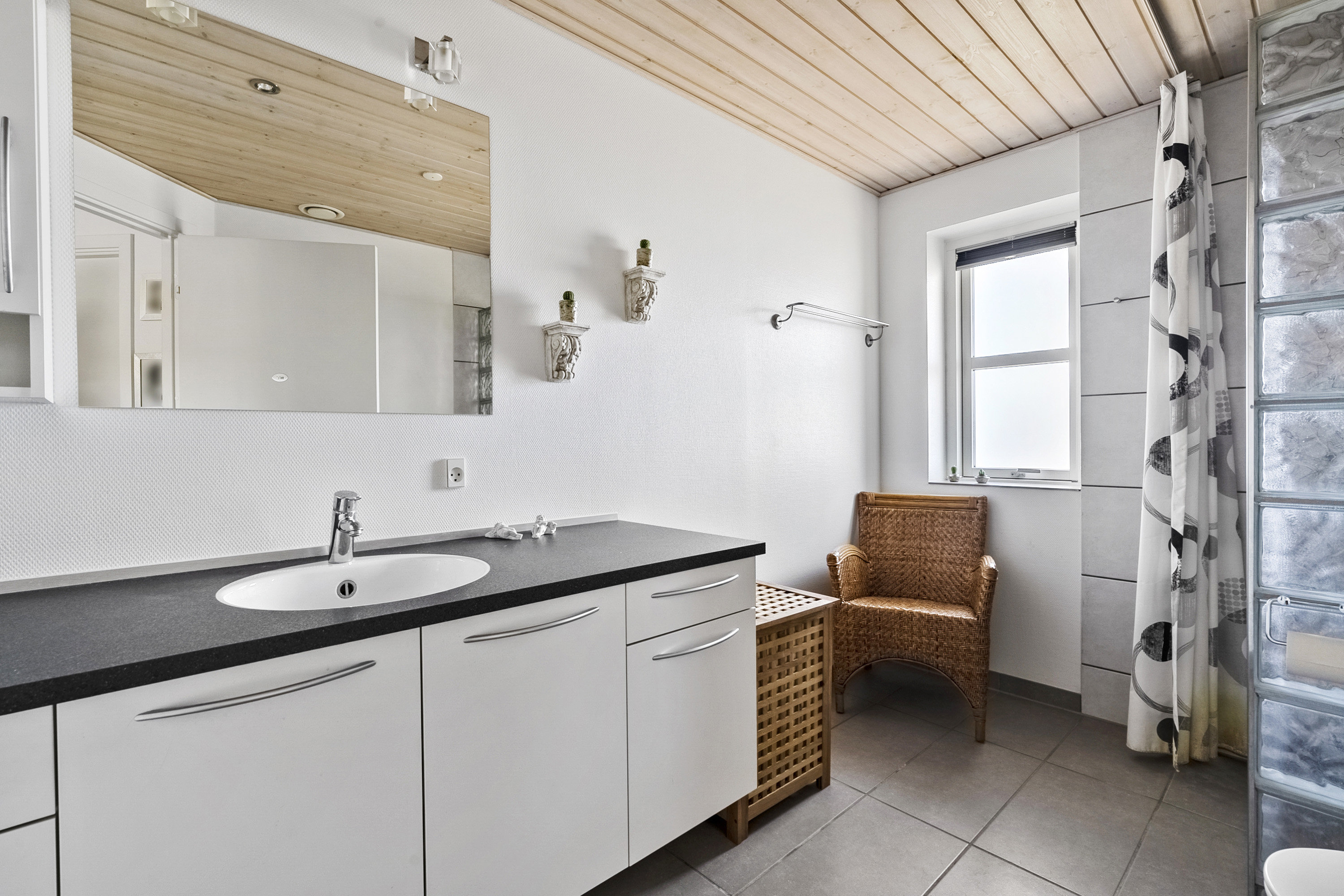 Fremhævet badeværelse billede i fuldskærmstilstand. Billede af Overmarksvej 20, 8700 Horsens