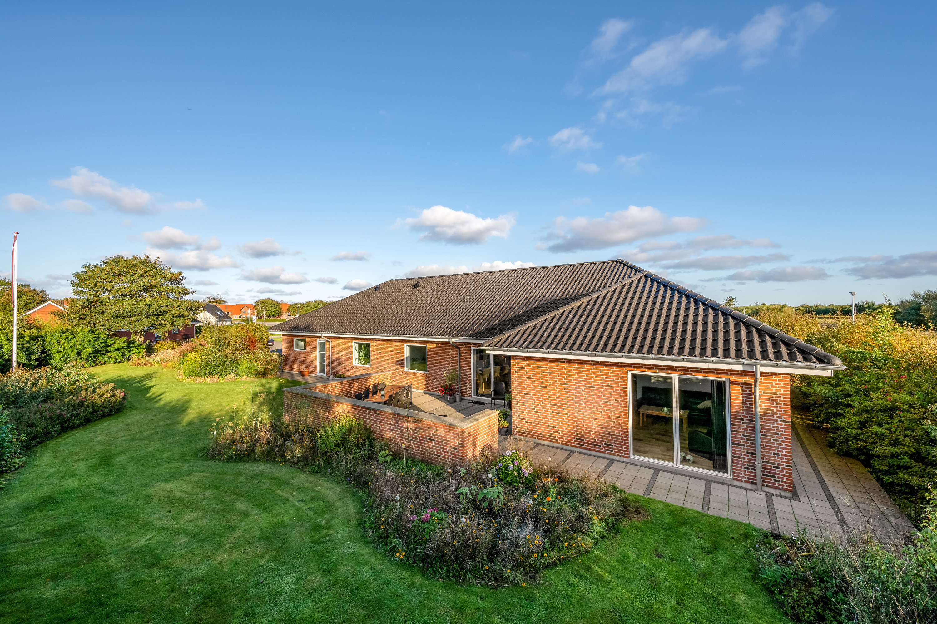 Fremhævet facade billede i fuldskærmstilstand. Billede af Rindumvej 26B, Rindum, 6950 Ringkøbing