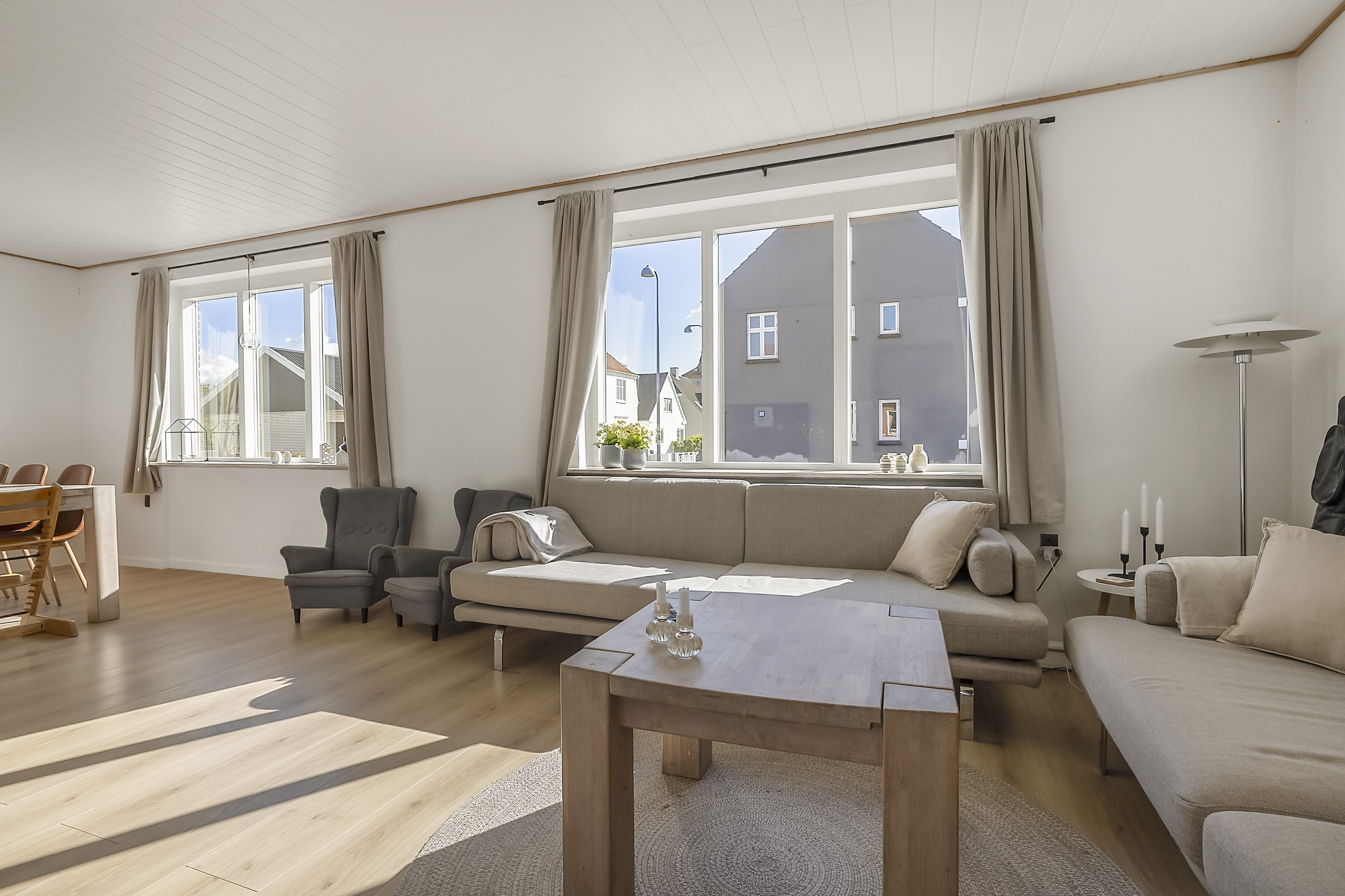 Fremhævet stue billede i fuldskærmstilstand. Billede af Søvænget 4, 4220 Korsør