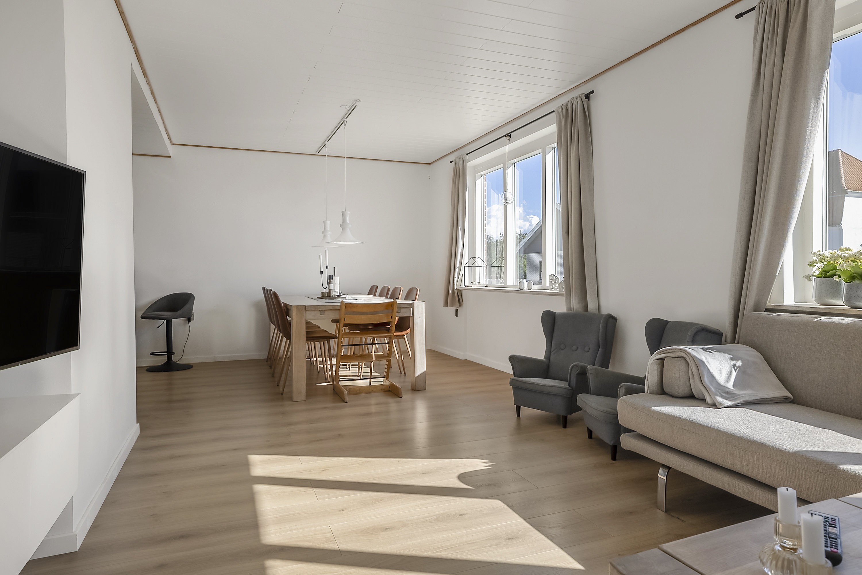 Fremhævet stue billede i fuldskærmstilstand. Billede af Søvænget 4, 4220 Korsør