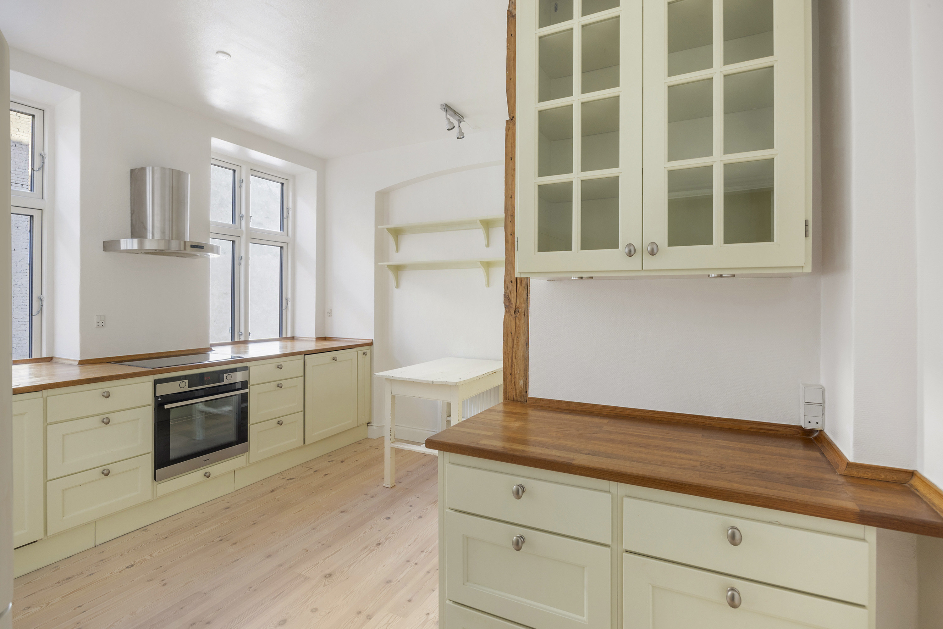 Fremhævet køkken billede i fuldskærmstilstand. Billede af Herluf Trolles Gade 7, 3. tv., 1052 København K