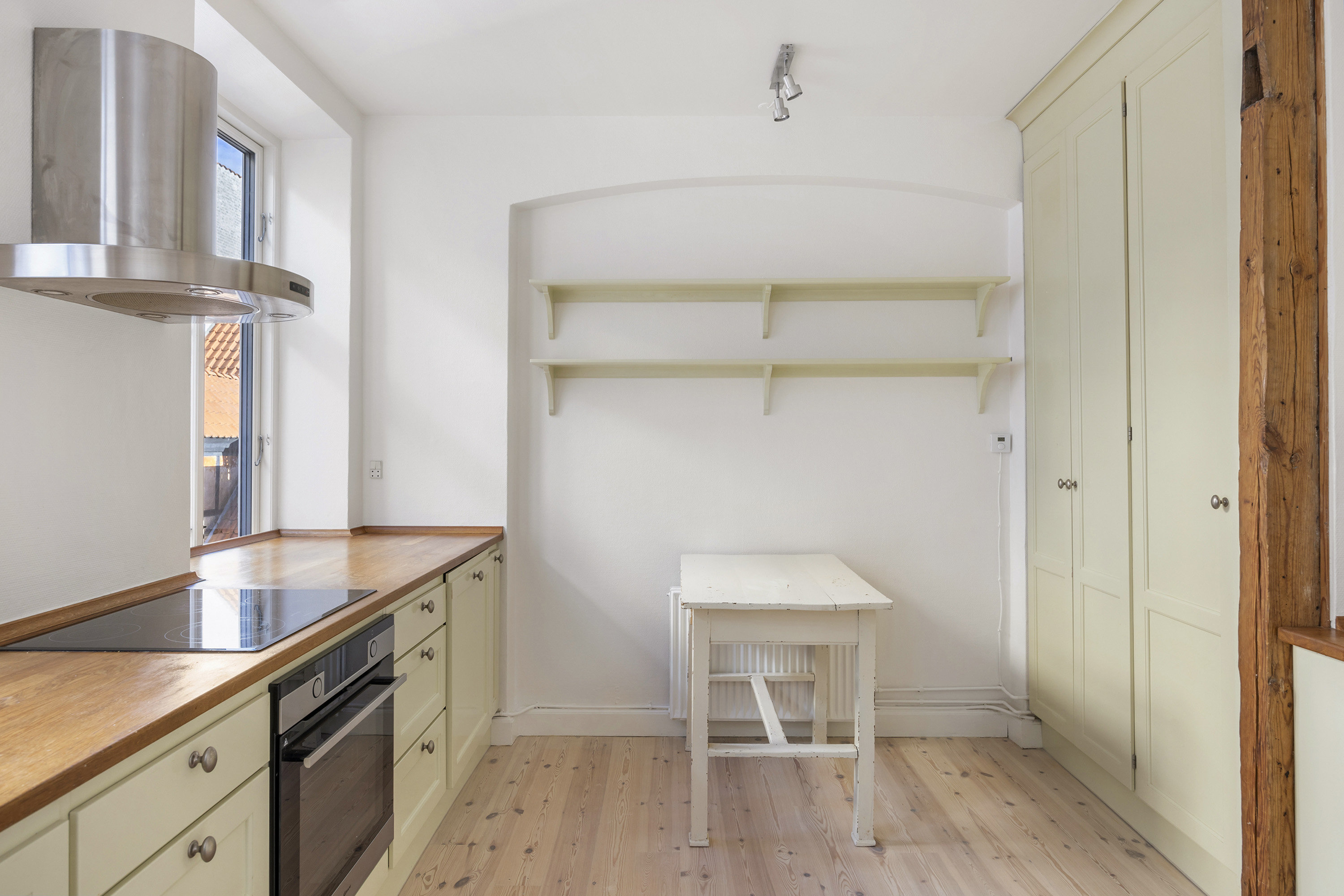 Fremhævet køkken billede i fuldskærmstilstand. Billede af Herluf Trolles Gade 7, 3. tv., 1052 København K