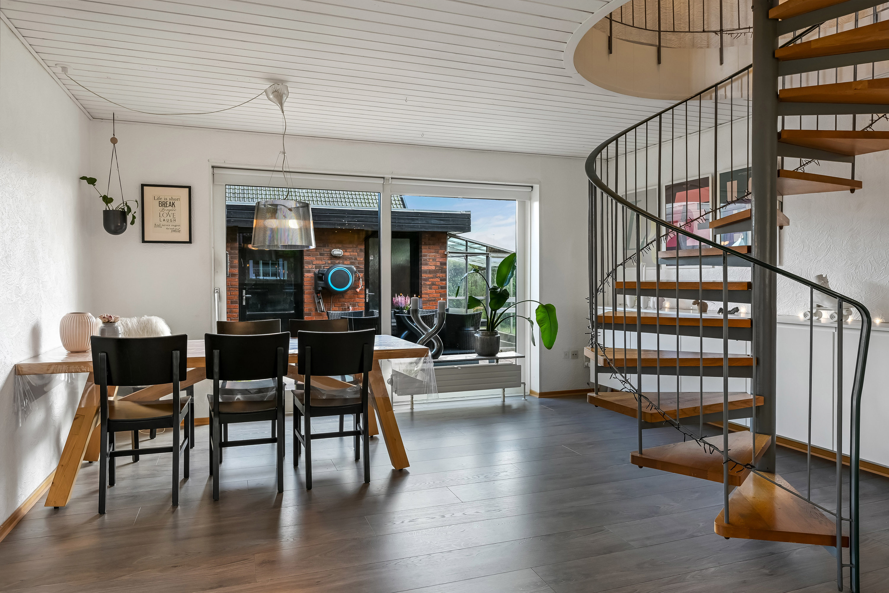 Fremhævet stue billede i fuldskærmstilstand. Billede af Ågeslundvej 3, 7200 Grindsted