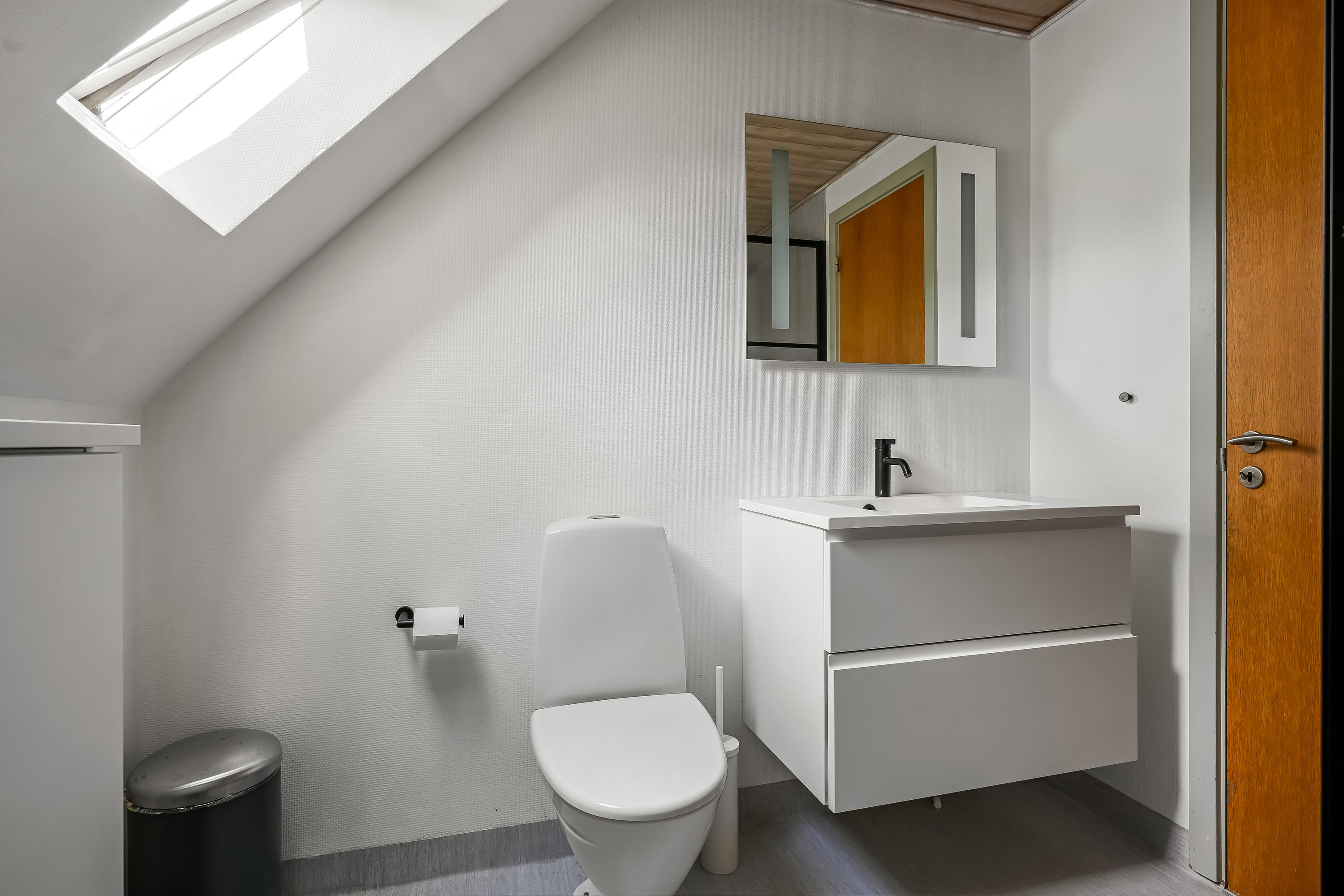 Fremhævet toilet billede i fuldskærmstilstand. Billede af Ågeslundvej 3, 7200 Grindsted