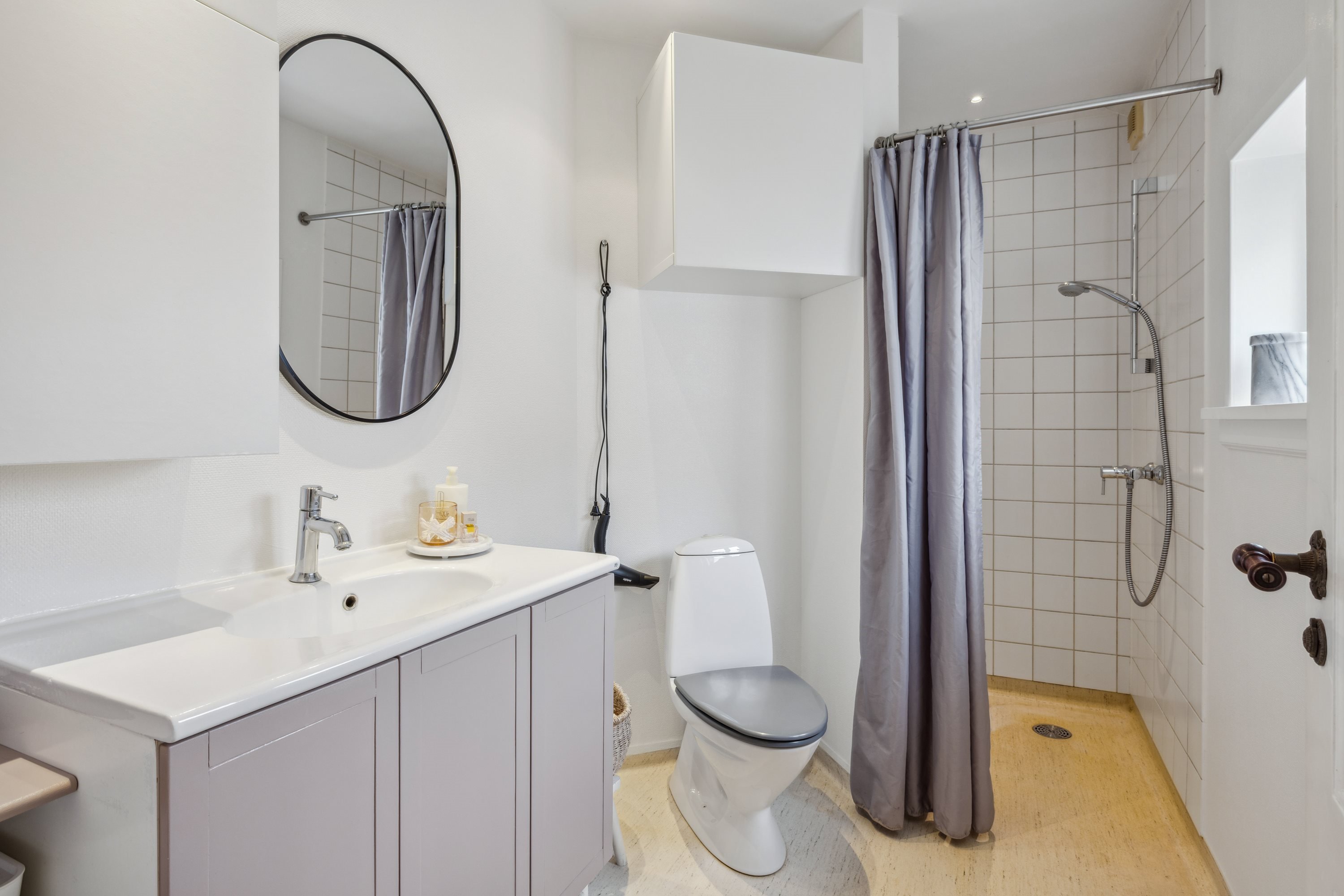 Fremhævet badeværelse billede i fuldskærmstilstand. Billede af Egholmsvej 8, 8660 Skanderborg