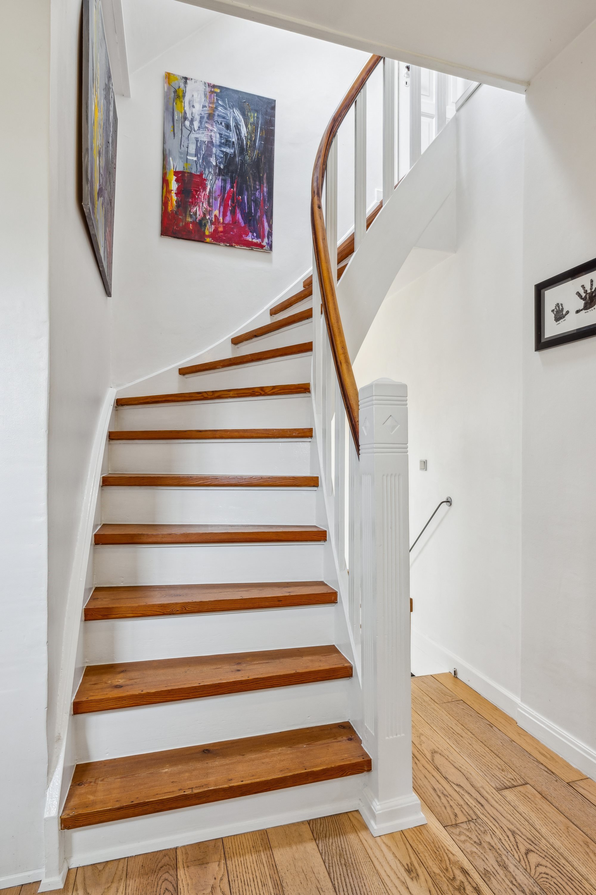 Fremhævet trappe billede i fuldskærmstilstand. Billede af Egholmsvej 8, 8660 Skanderborg