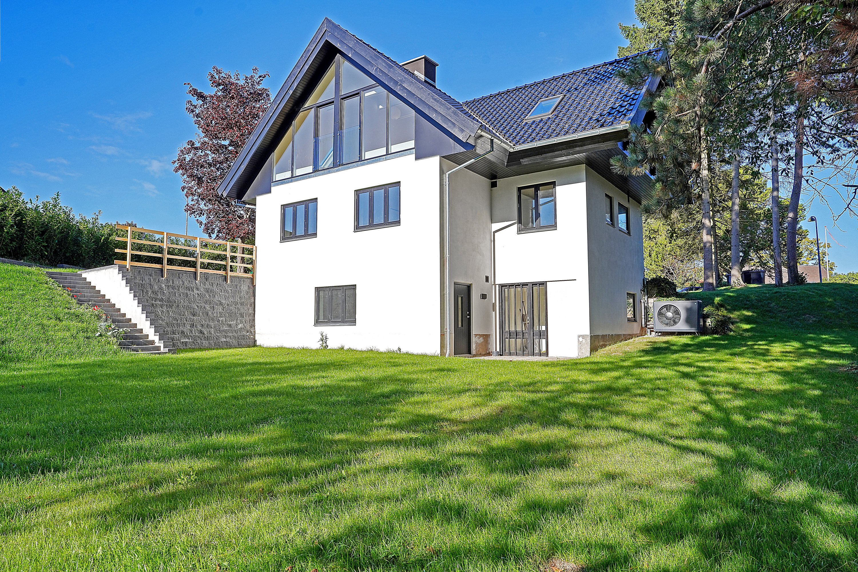 Fremhævet ejendommen billede i fuldskærmstilstand. Billede af Pilehaven 3, Hareskov, 3500 Værløse