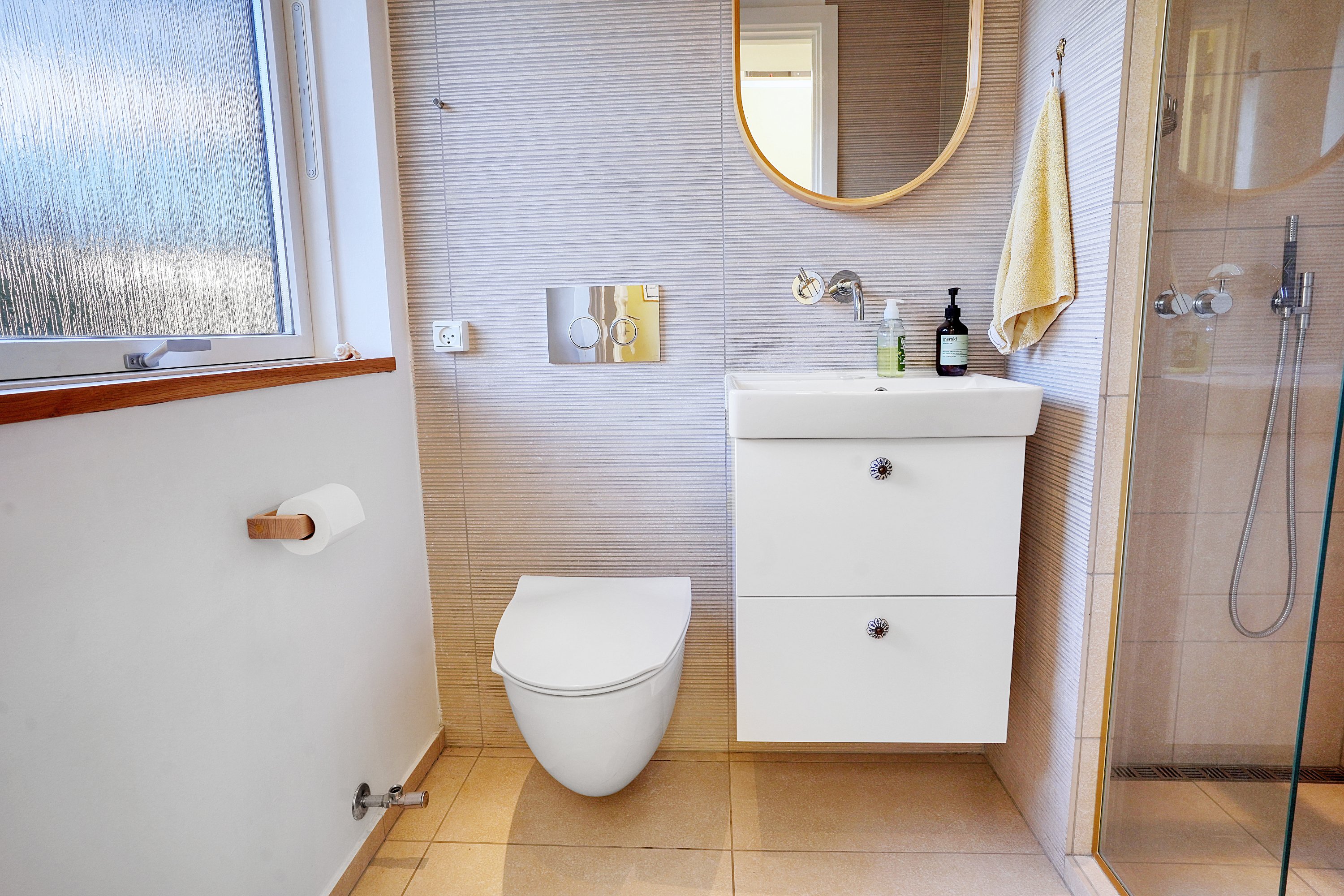 Fremhævet badeværelse billede i fuldskærmstilstand. Billede af Hjortevænget 34, 3450 Allerød