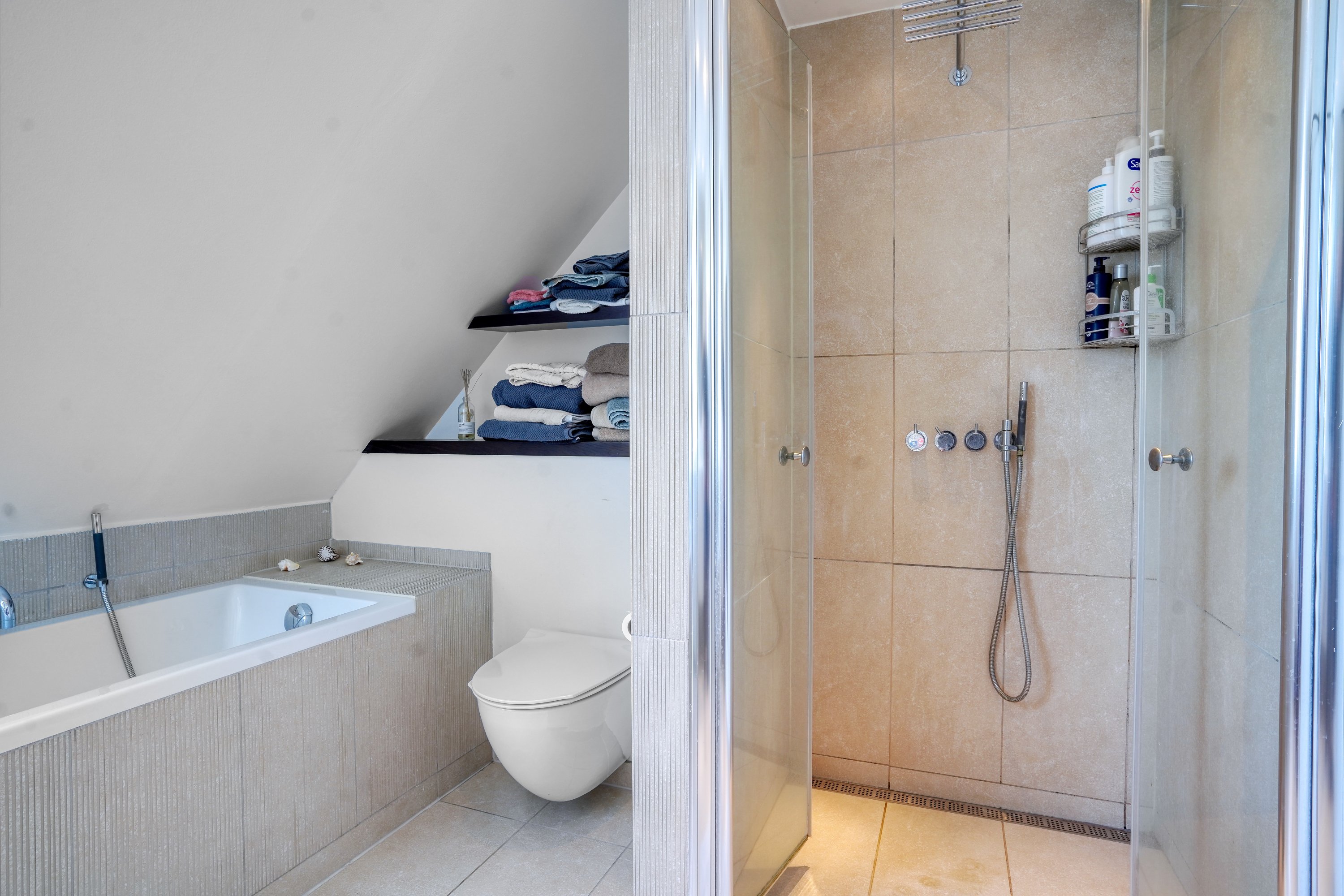 Fremhævet badeværelse billede i fuldskærmstilstand. Billede af Hjortevænget 34, 3450 Allerød