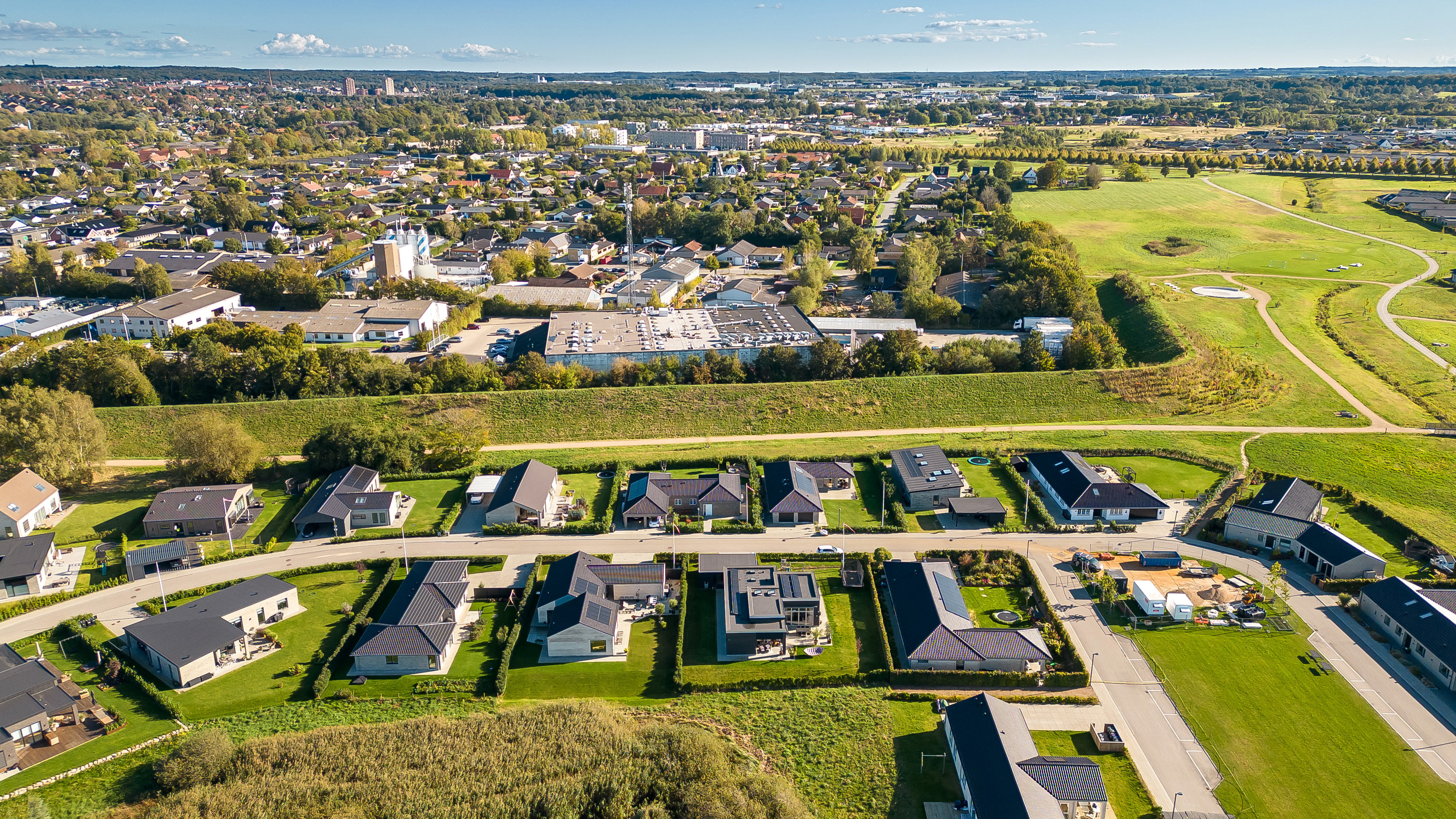 Fremhævet luftfoto billede i fuldskærmstilstand. Billede af Cirkelbuen 26, 3400 Hillerød